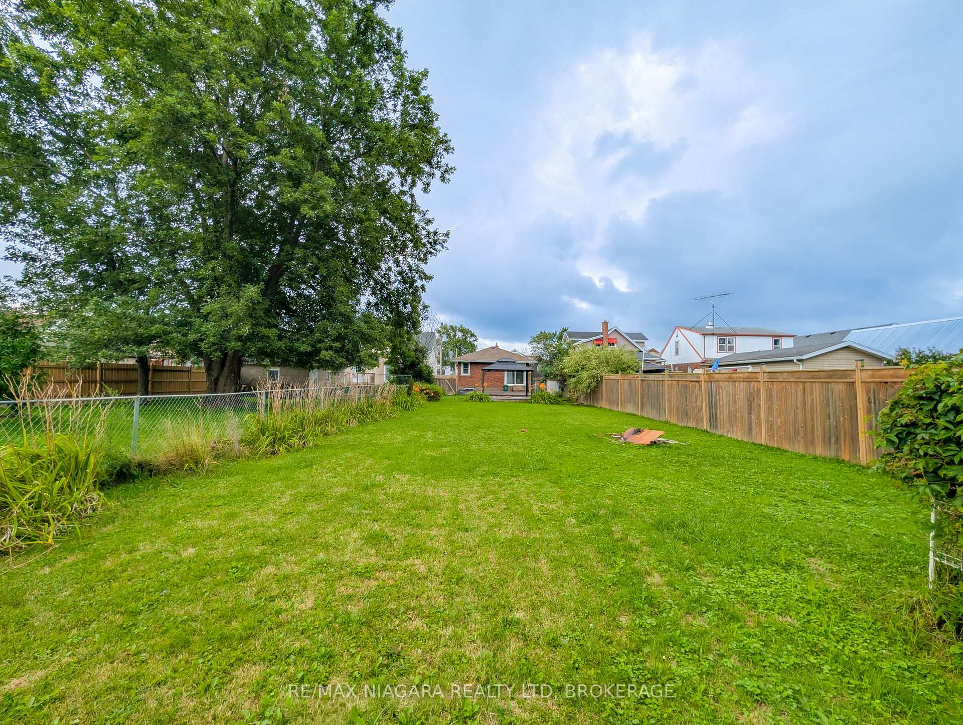 Photo 54 of 52 Fifth Street, Welland, Lincoln/Crowland — HOMEH