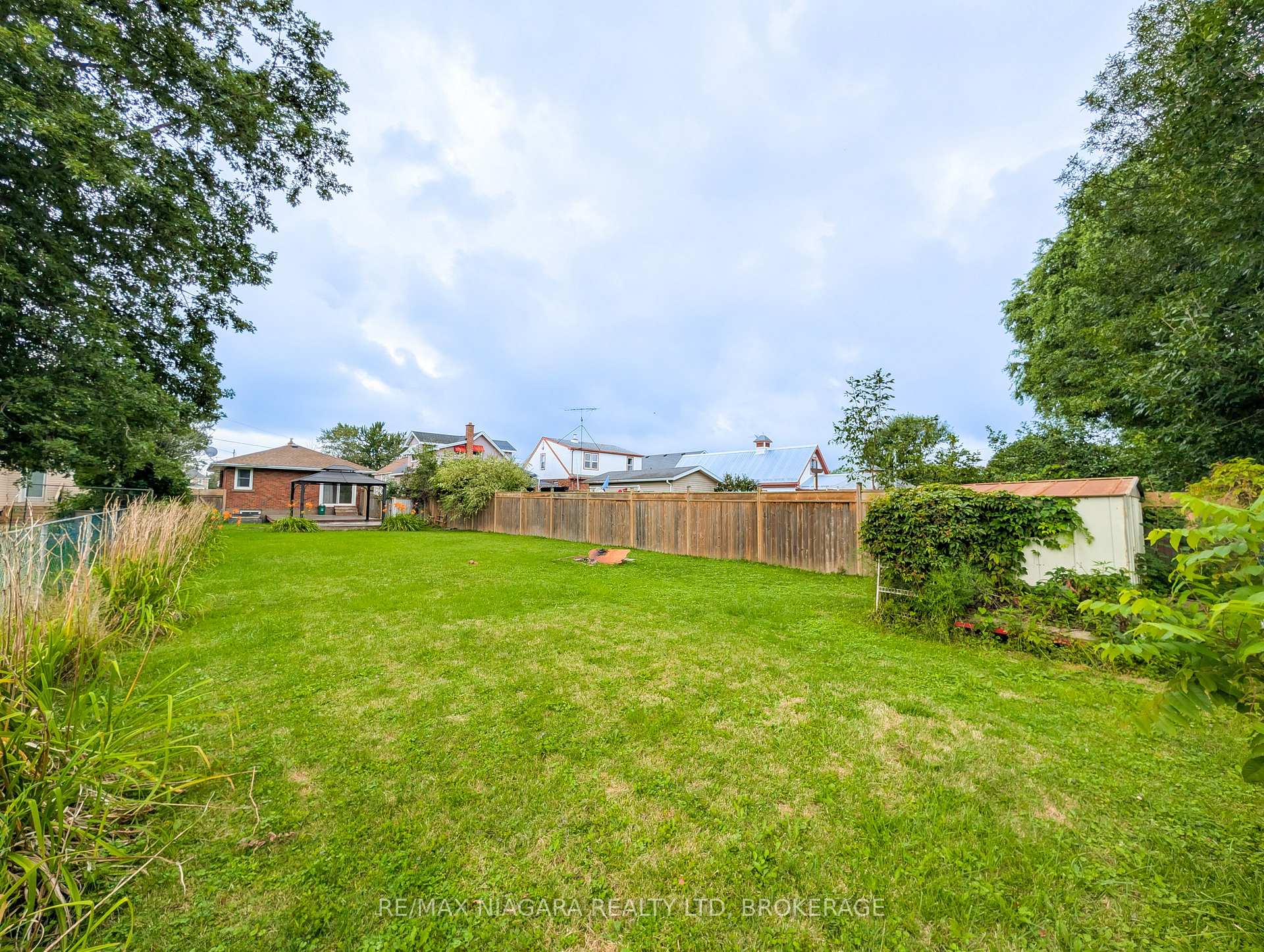 Photo 55 of 52 Fifth Street, Welland, Lincoln/Crowland — HOMEH