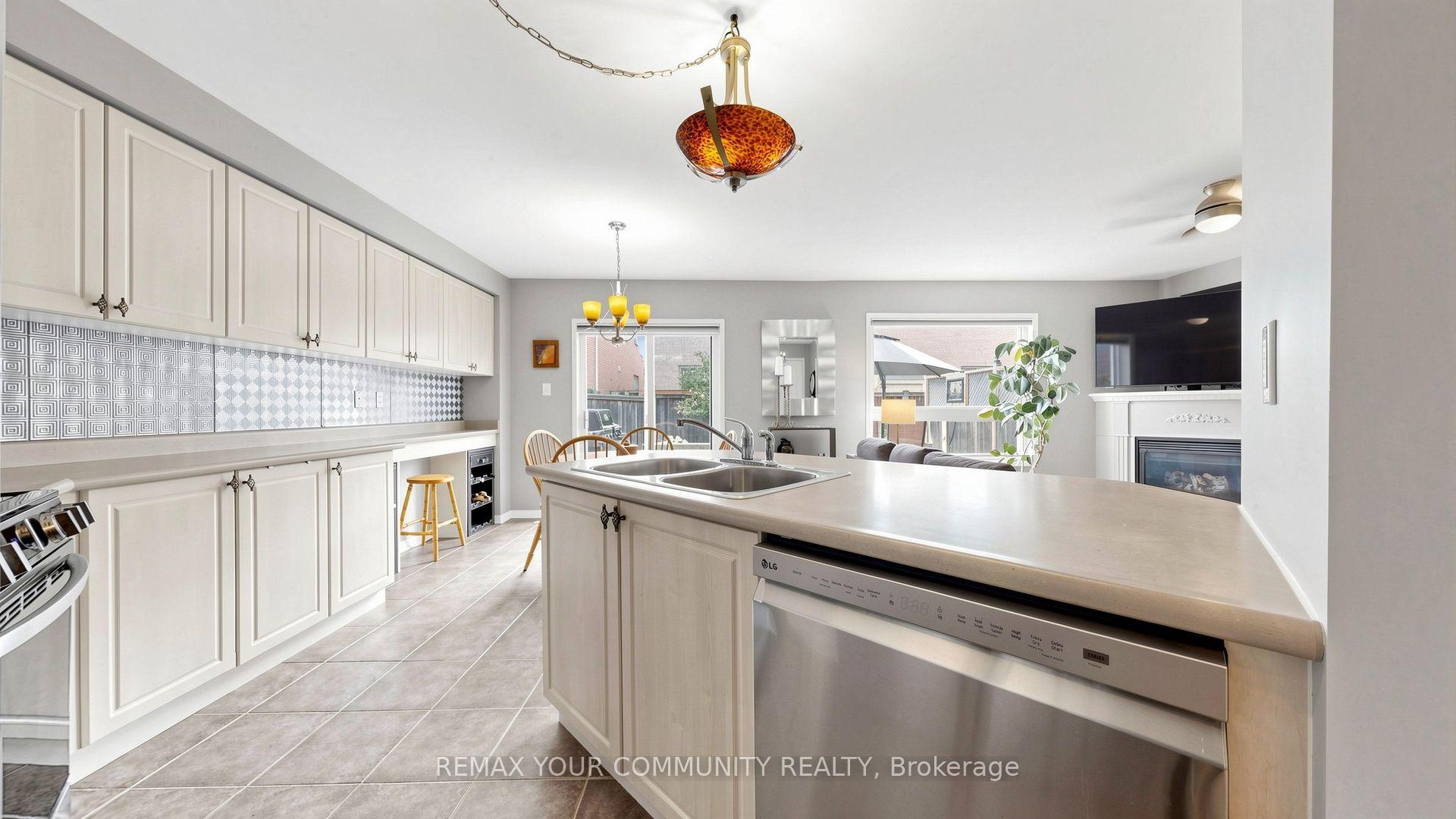 Photo 16 of 230 Hammersly Boulevard, Markham, Wismer — HOMEH