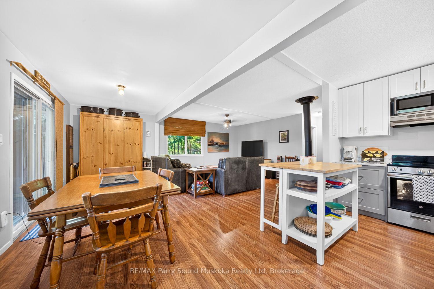 Photo 4 of 12 Silver Birch Circle, McKellar — HOMEH