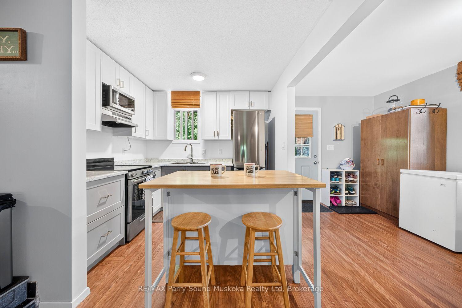 Photo 5 of 12 Silver Birch Circle, McKellar — HOMEH