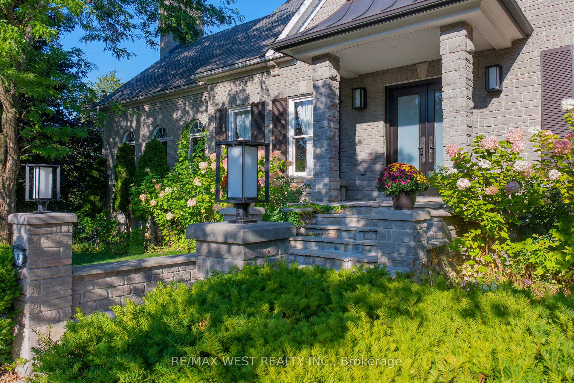 Photo 1 of 5 Humberview Drive, Vaughan, Islington Woods — HOMEH