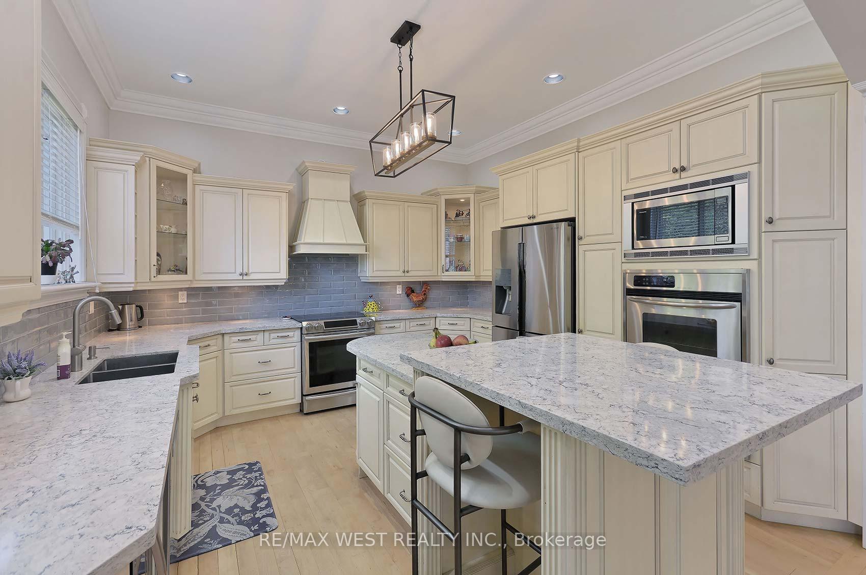 Photo 4 of 5 Humberview Drive, Vaughan, Islington Woods — HOMEH