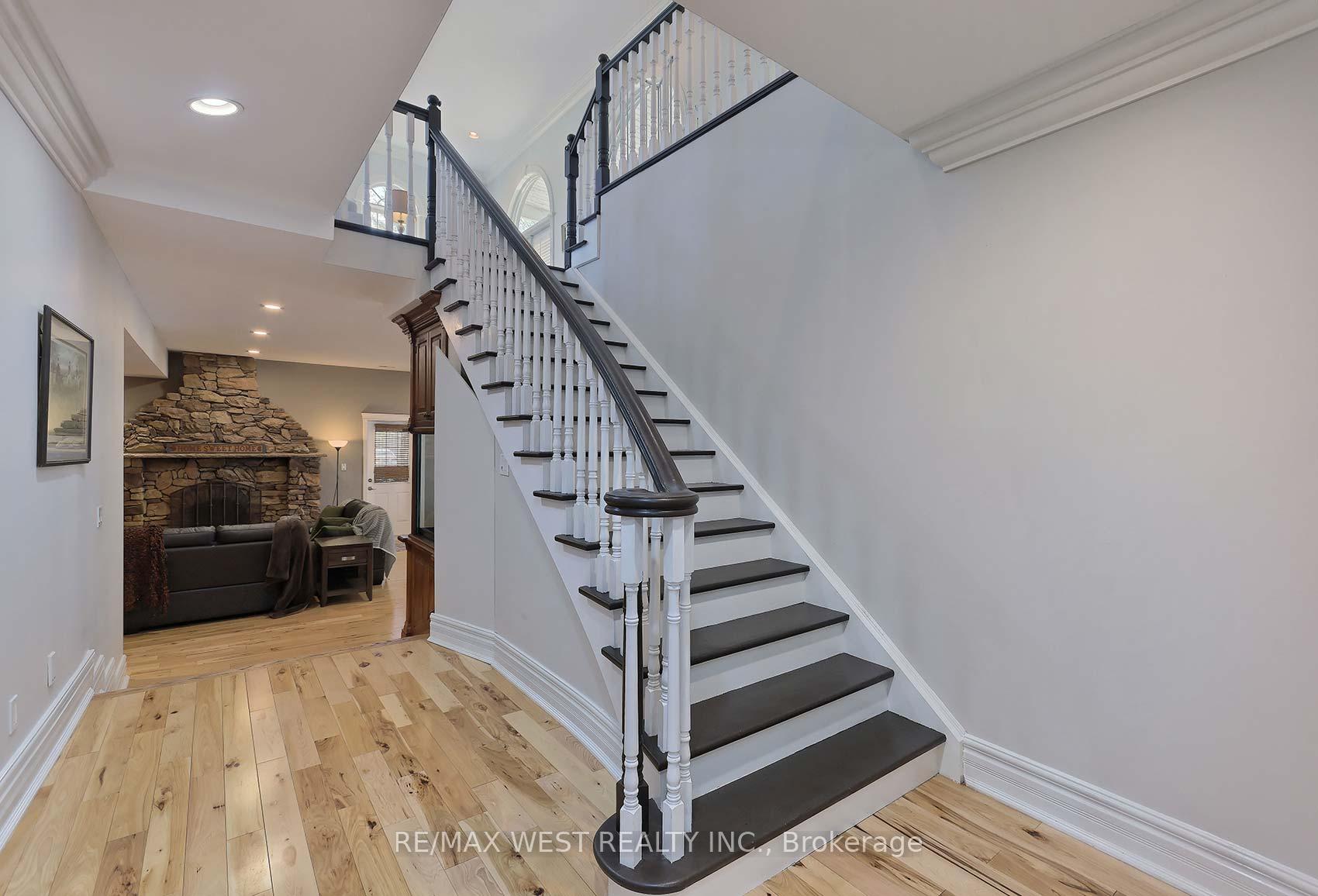 Photo 12 of 5 Humberview Drive, Vaughan, Islington Woods — HOMEH