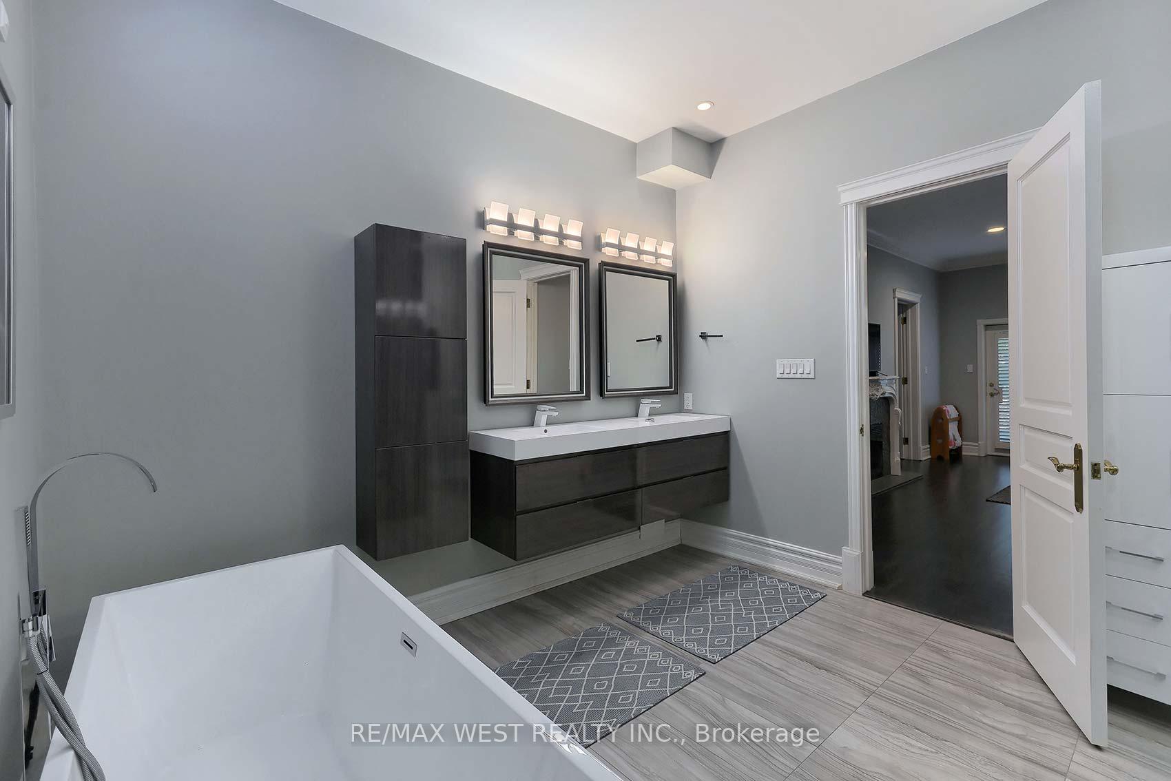 Photo 16 of 5 Humberview Drive, Vaughan, Islington Woods — HOMEH