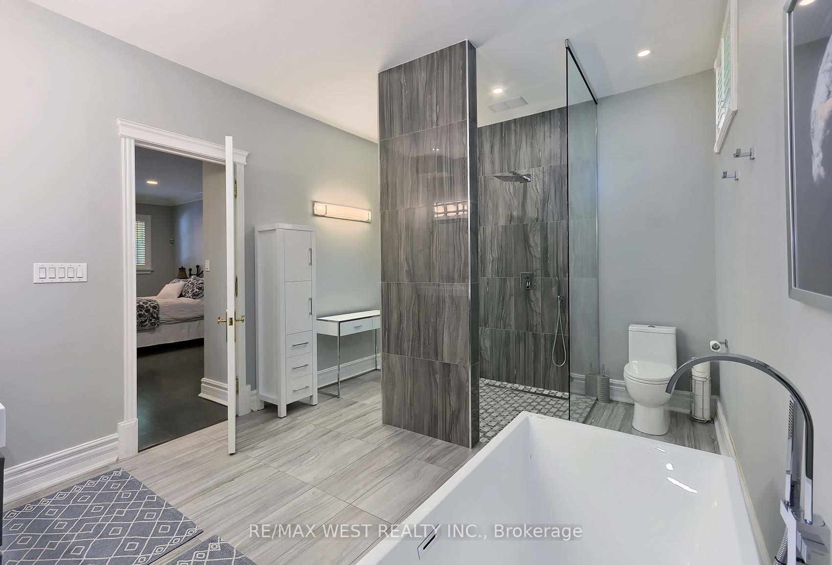 Photo 18 of 5 Humberview Drive, Vaughan, Islington Woods — HOMEH