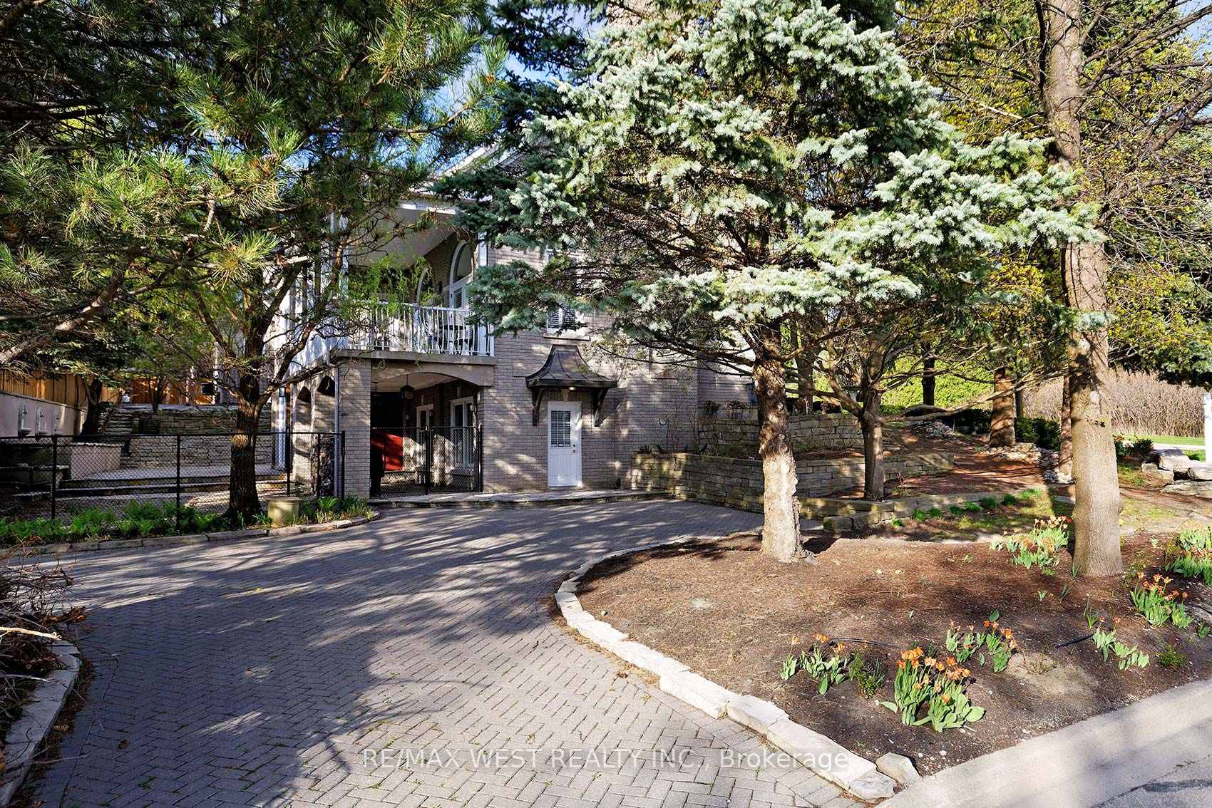 Photo 32 of 5 Humberview Drive, Vaughan, Islington Woods — HOMEH
