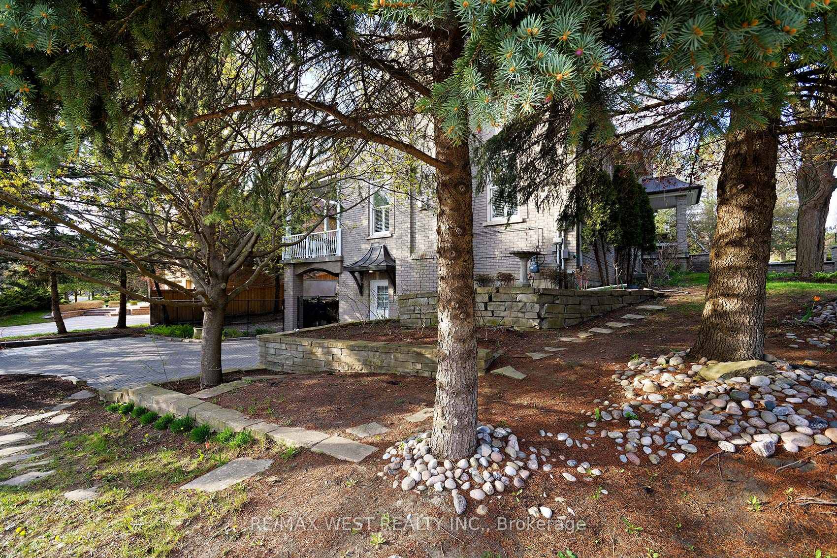 Photo 33 of 5 Humberview Drive, Vaughan, Islington Woods — HOMEH