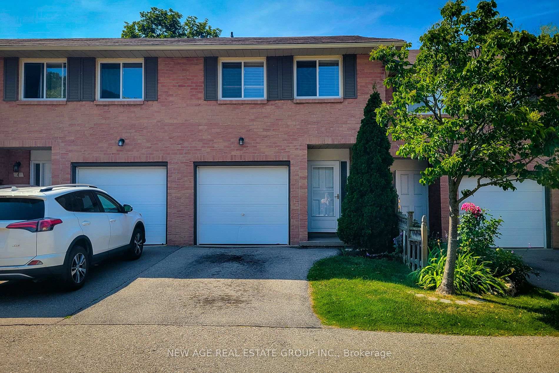 Photo of Unit 3, 40 Summercrest Drive E