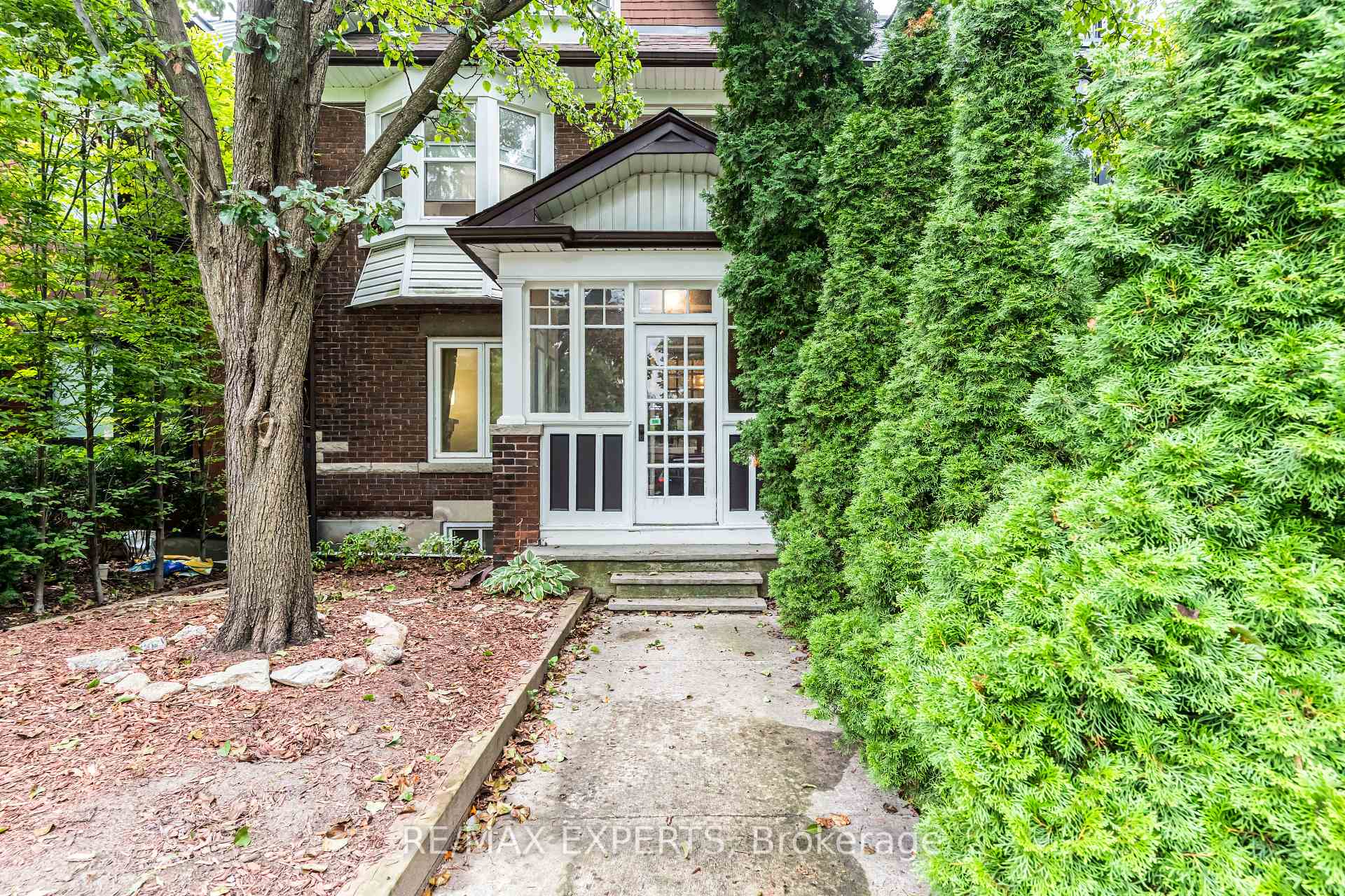 Photo 2 of 19 Marmaduke Street, Toronto, High Park-Swansea — HOMEH