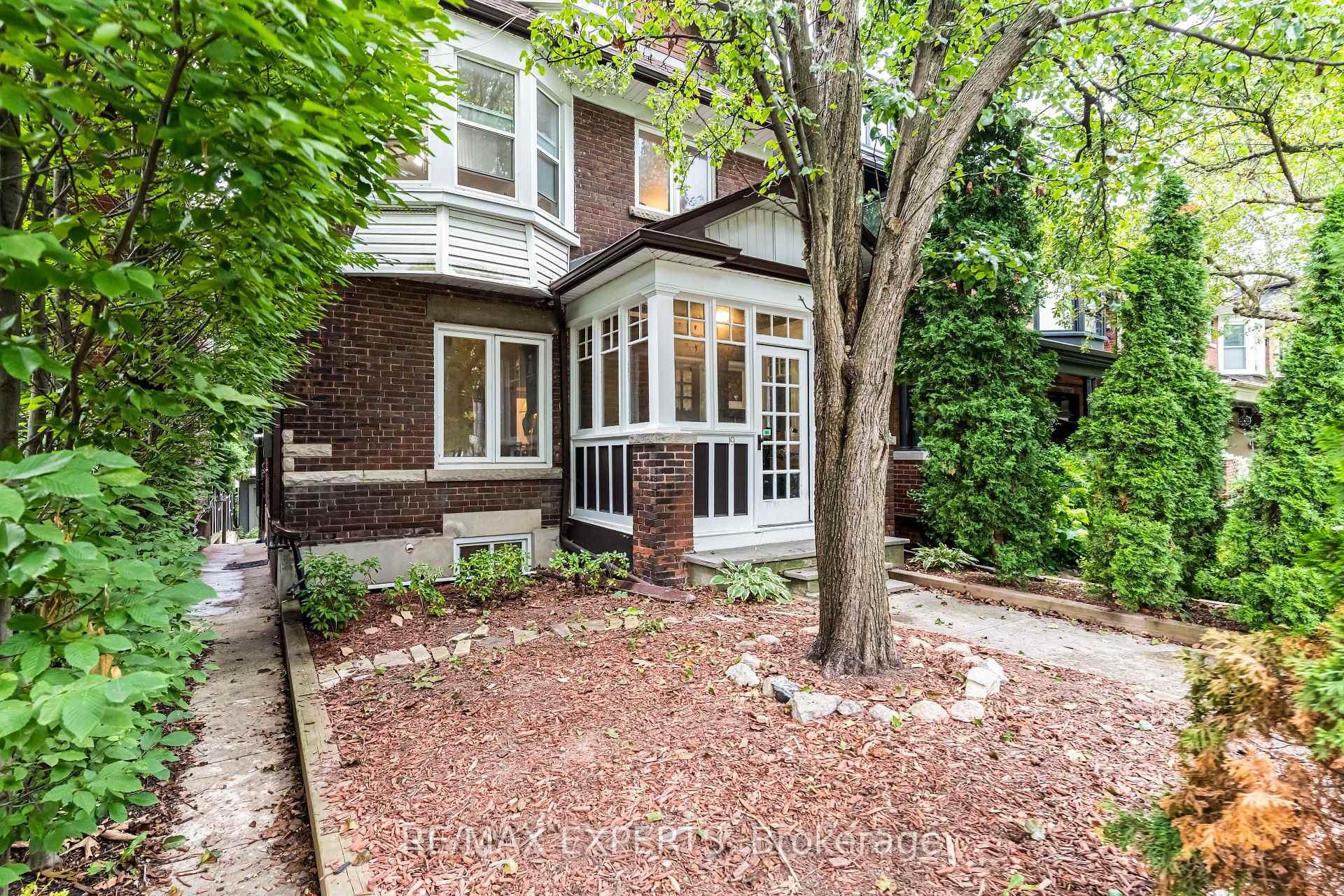 Photo 3 of 19 Marmaduke Street, Toronto, High Park-Swansea — HOMEH