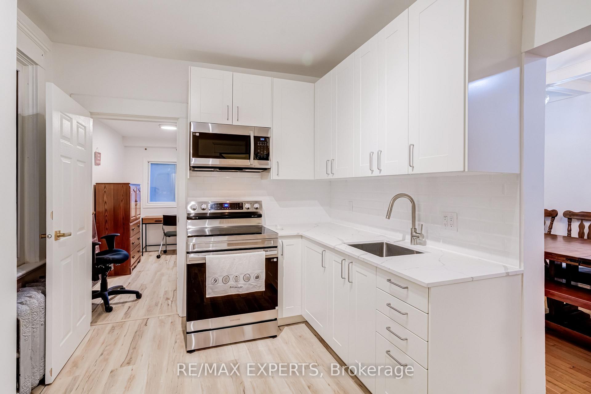 Photo 15 of 19 Marmaduke Street, Toronto, High Park-Swansea — HOMEH