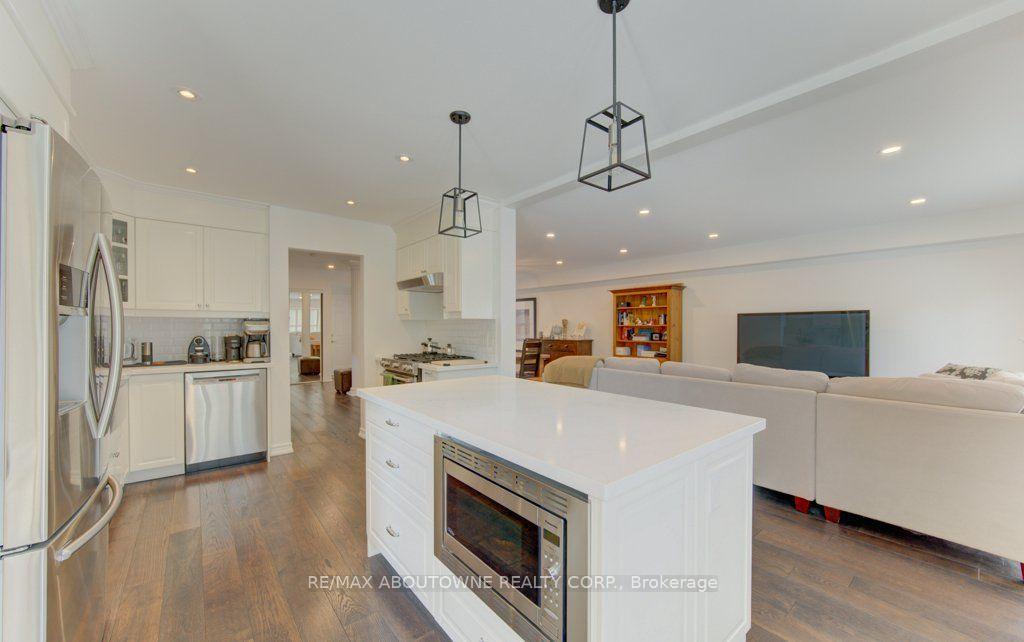 Photo 2 of Unit 53, 3045 New Street, Burlington, Roseland — HOMEH