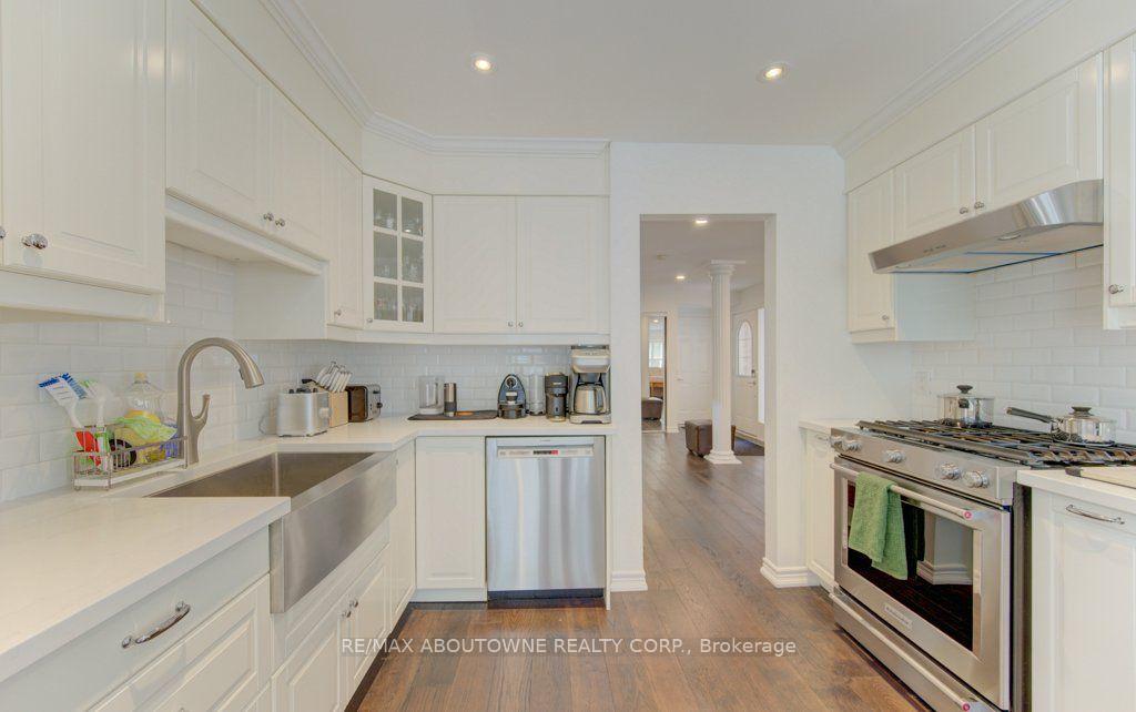 Photo 4 of Unit 53, 3045 New Street, Burlington, Roseland — HOMEH