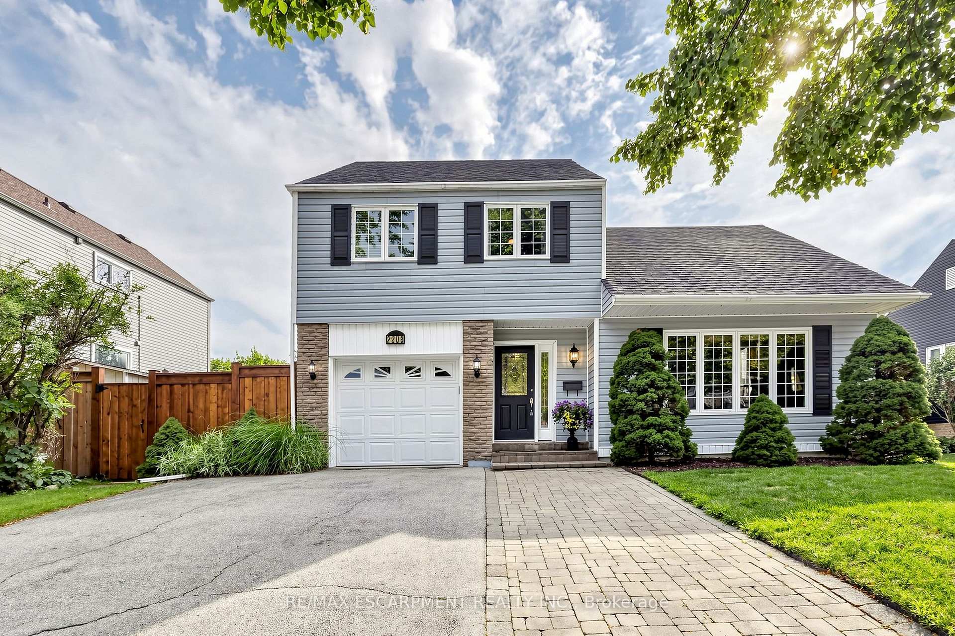 Photo 1 of 2208 Lancaster Crescent, Burlington, Mountainside — HOMEH