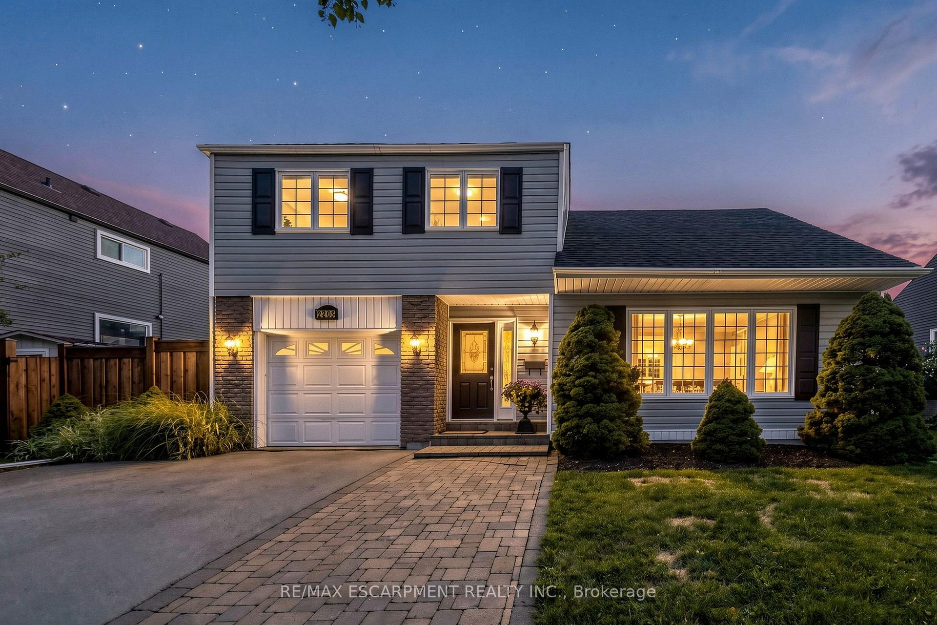 Photo 3 of 2208 Lancaster Crescent, Burlington, Mountainside — HOMEH