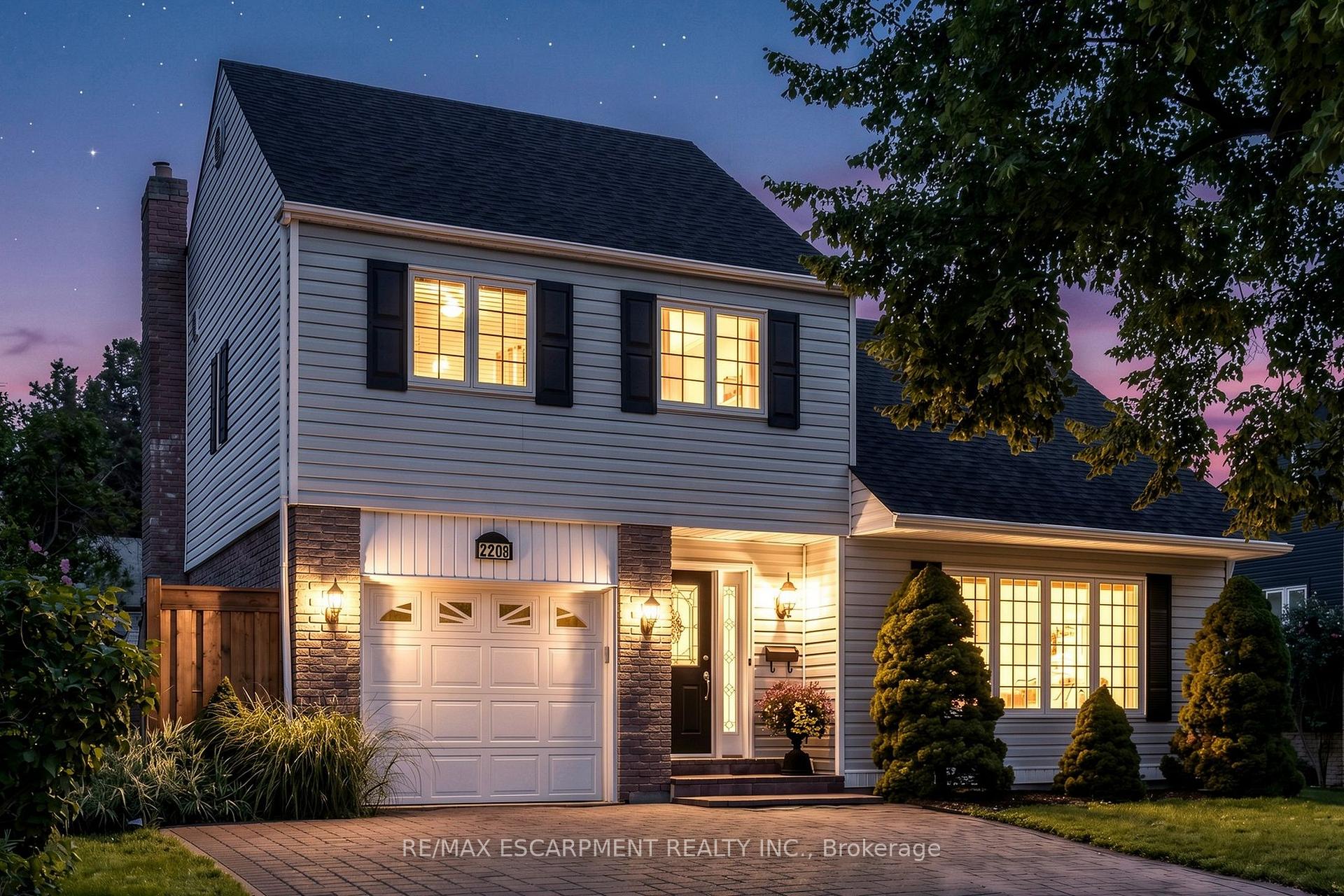 Photo 4 of 2208 Lancaster Crescent, Burlington, Mountainside — HOMEH