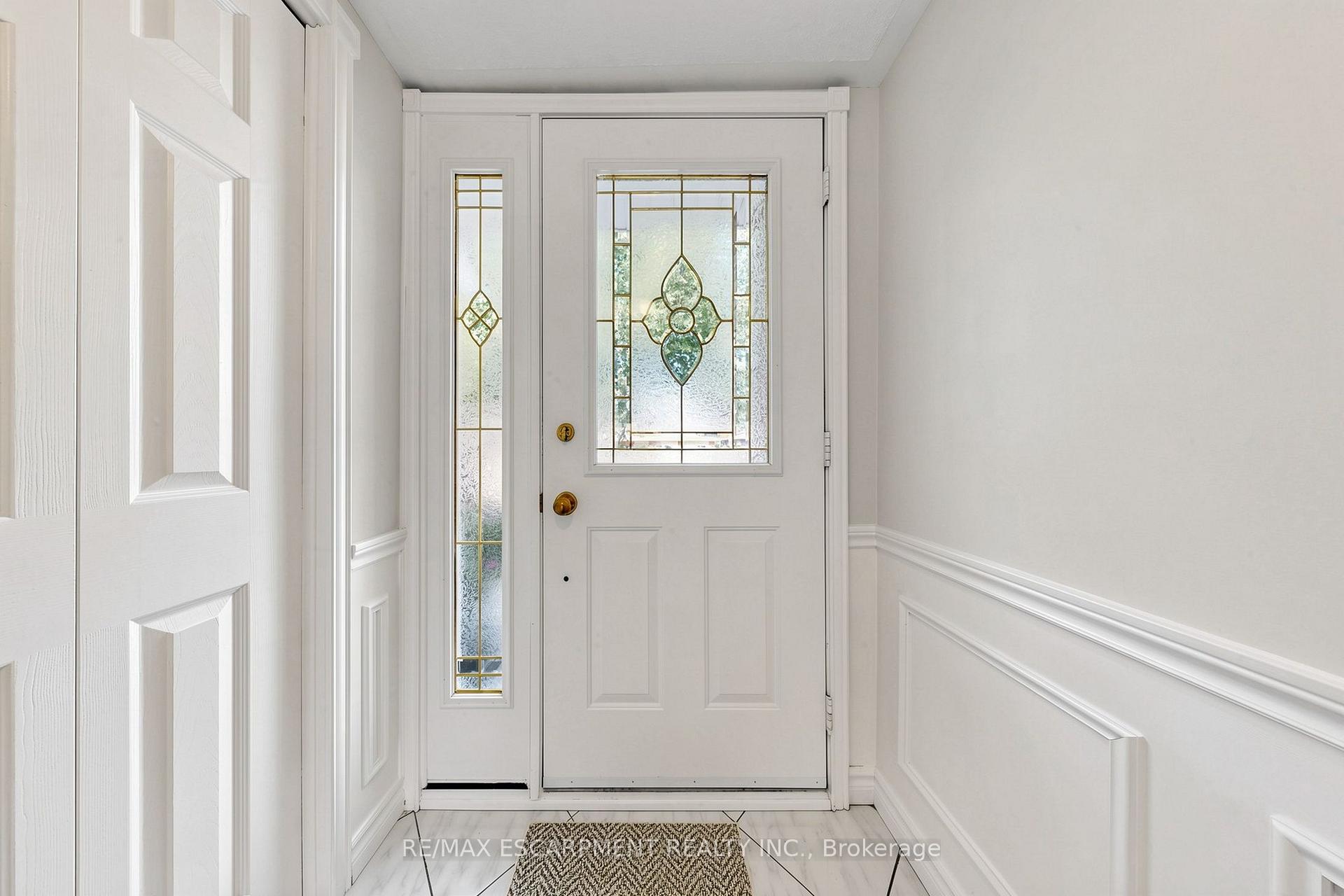 Photo 5 of 2208 Lancaster Crescent, Burlington, Mountainside — HOMEH