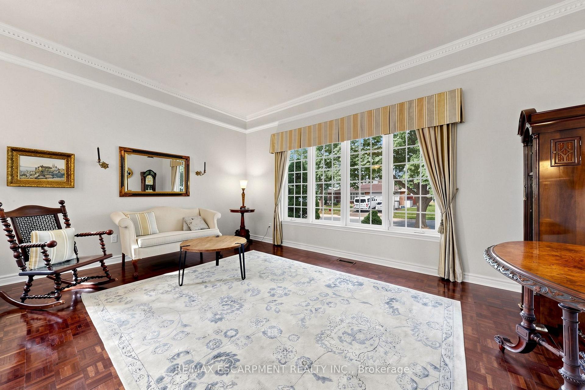 Photo 6 of 2208 Lancaster Crescent, Burlington, Mountainside — HOMEH