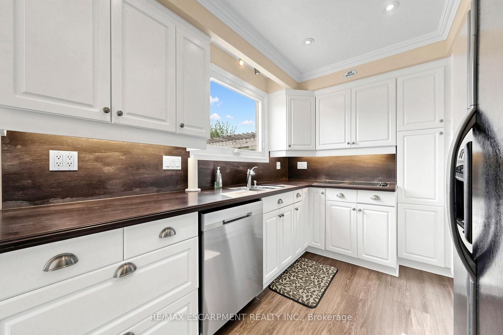 Photo 16 of 2208 Lancaster Crescent, Burlington, Mountainside — HOMEH