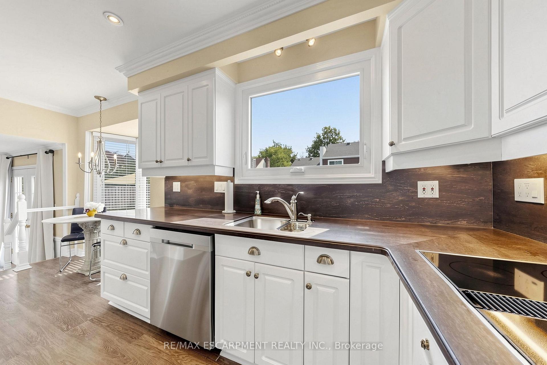 Photo 17 of 2208 Lancaster Crescent, Burlington, Mountainside — HOMEH