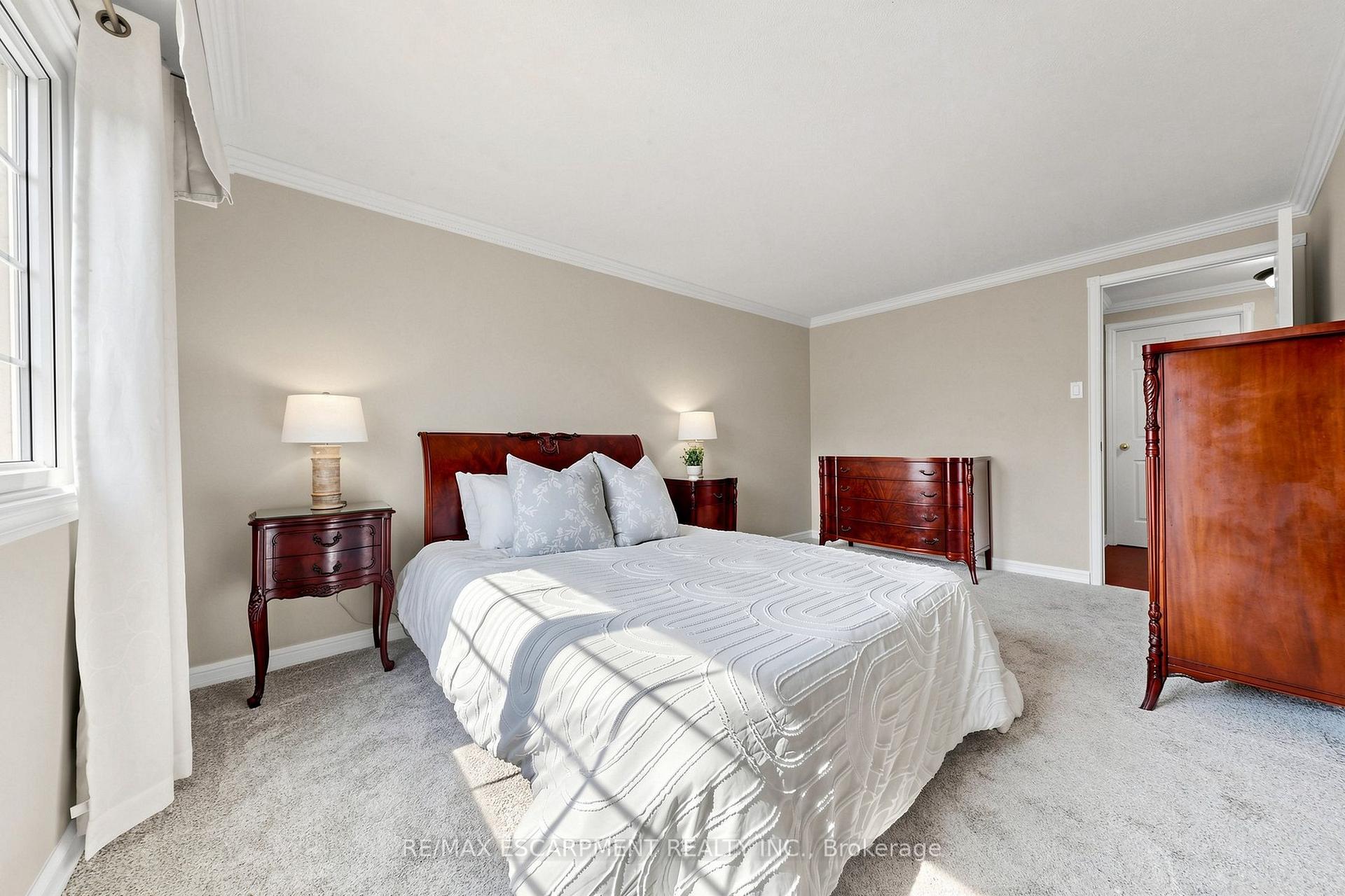 Photo 23 of 2208 Lancaster Crescent, Burlington, Mountainside — HOMEH