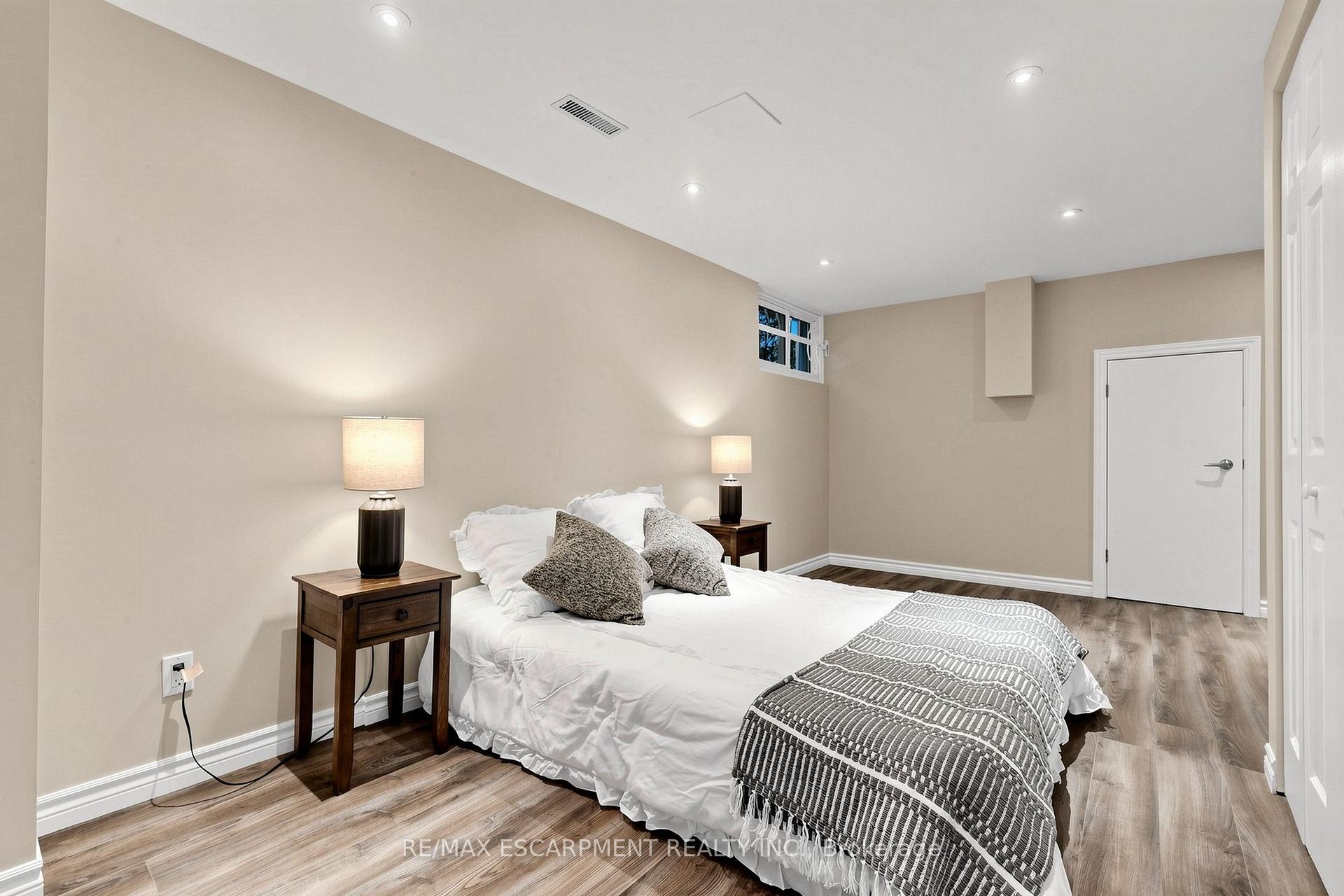 Photo 31 of 2208 Lancaster Crescent, Burlington, Mountainside — HOMEH