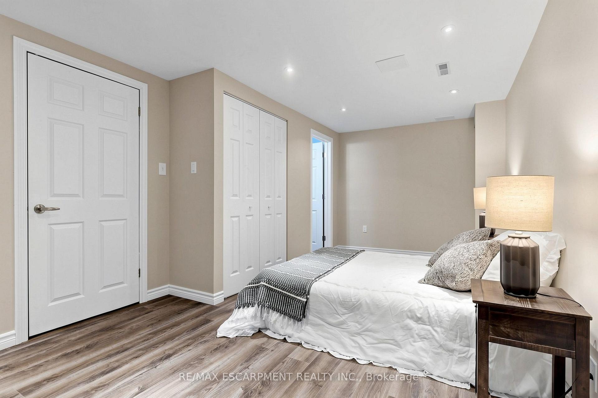 Photo 32 of 2208 Lancaster Crescent, Burlington, Mountainside — HOMEH