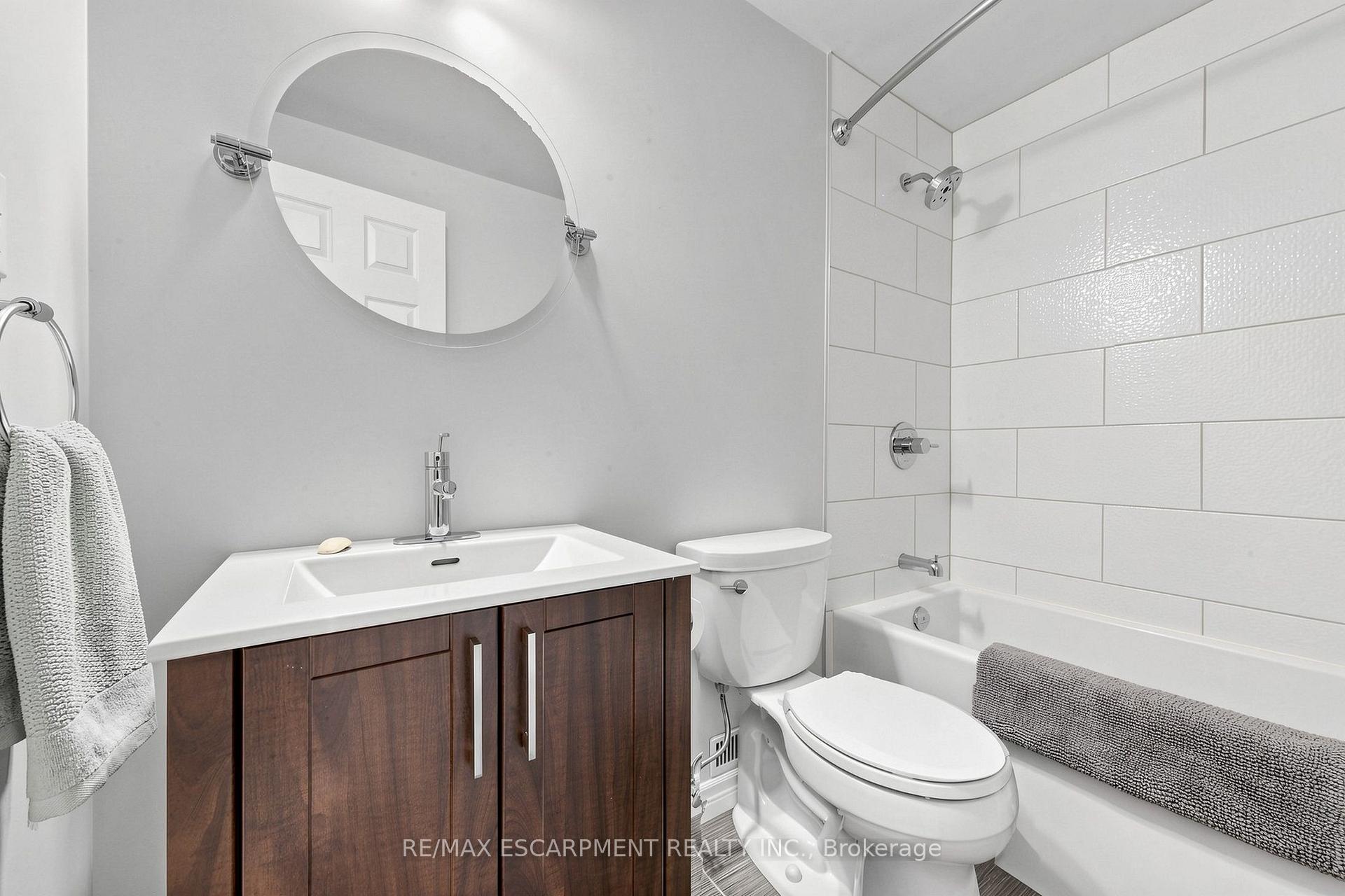 Photo 33 of 2208 Lancaster Crescent, Burlington, Mountainside — HOMEH