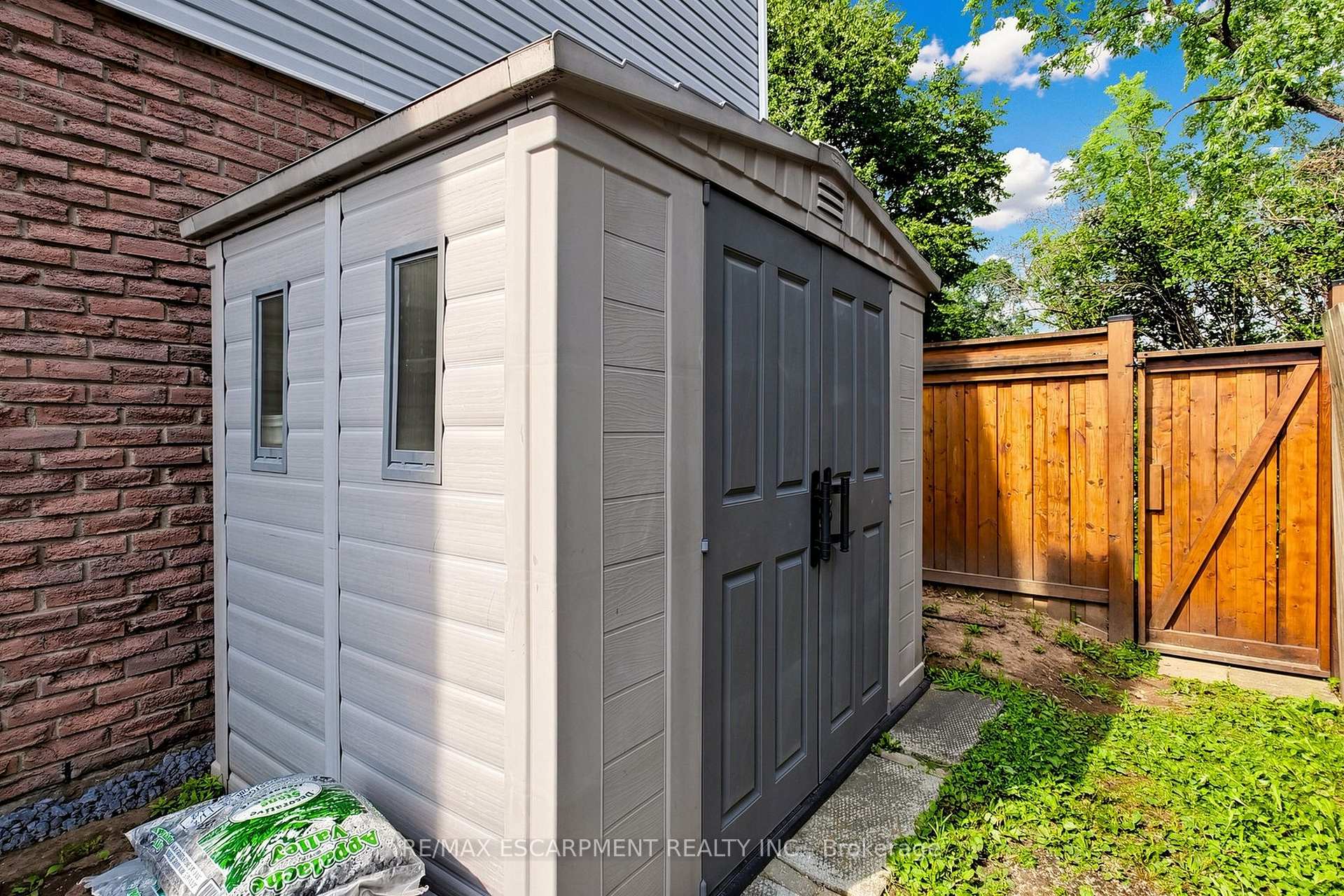 Photo 43 of 2208 Lancaster Crescent, Burlington, Mountainside — HOMEH