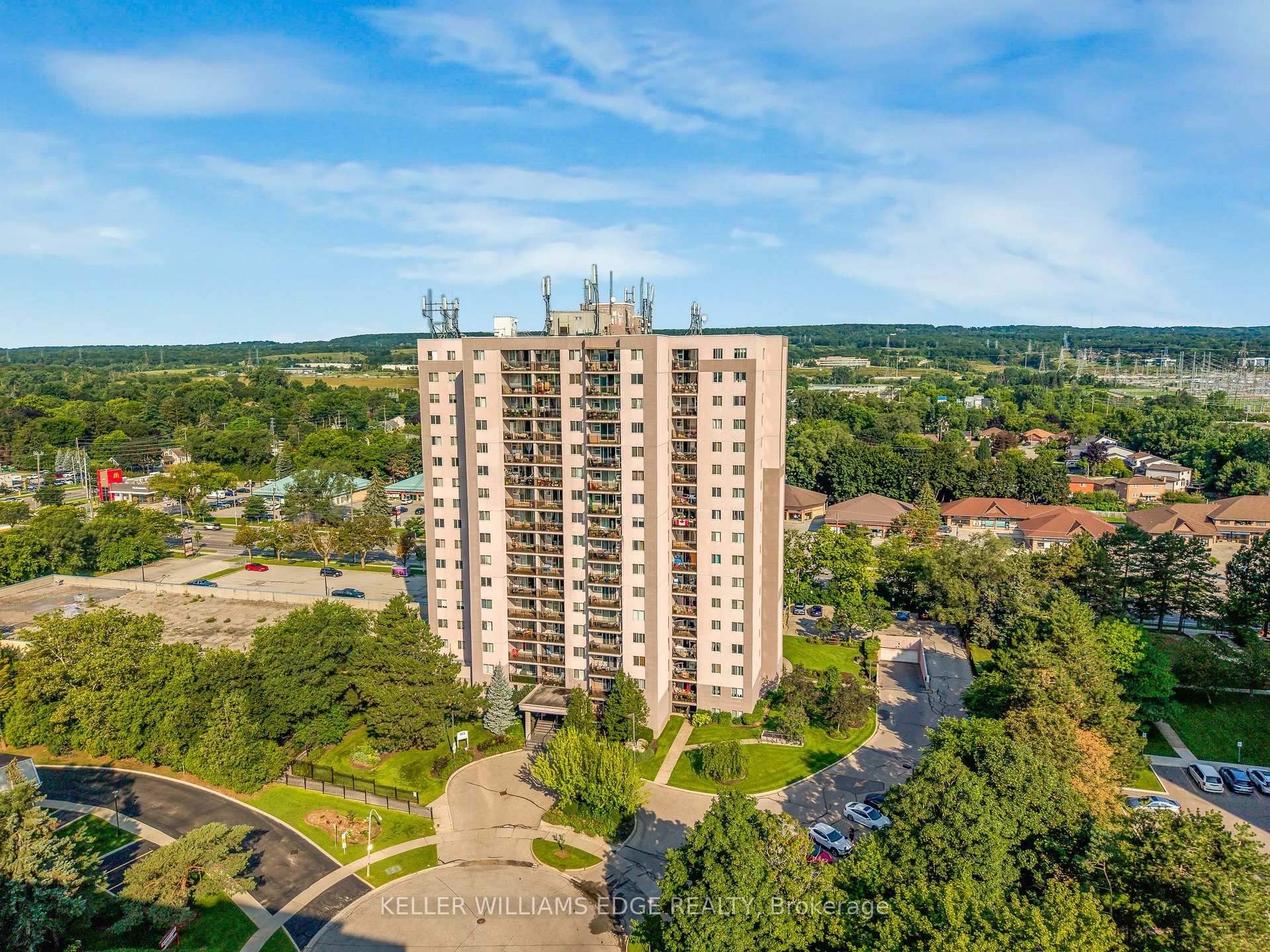 Photo 2 of Unit 708, 975 Warwick Court, Burlington, LaSalle — HOMEH
