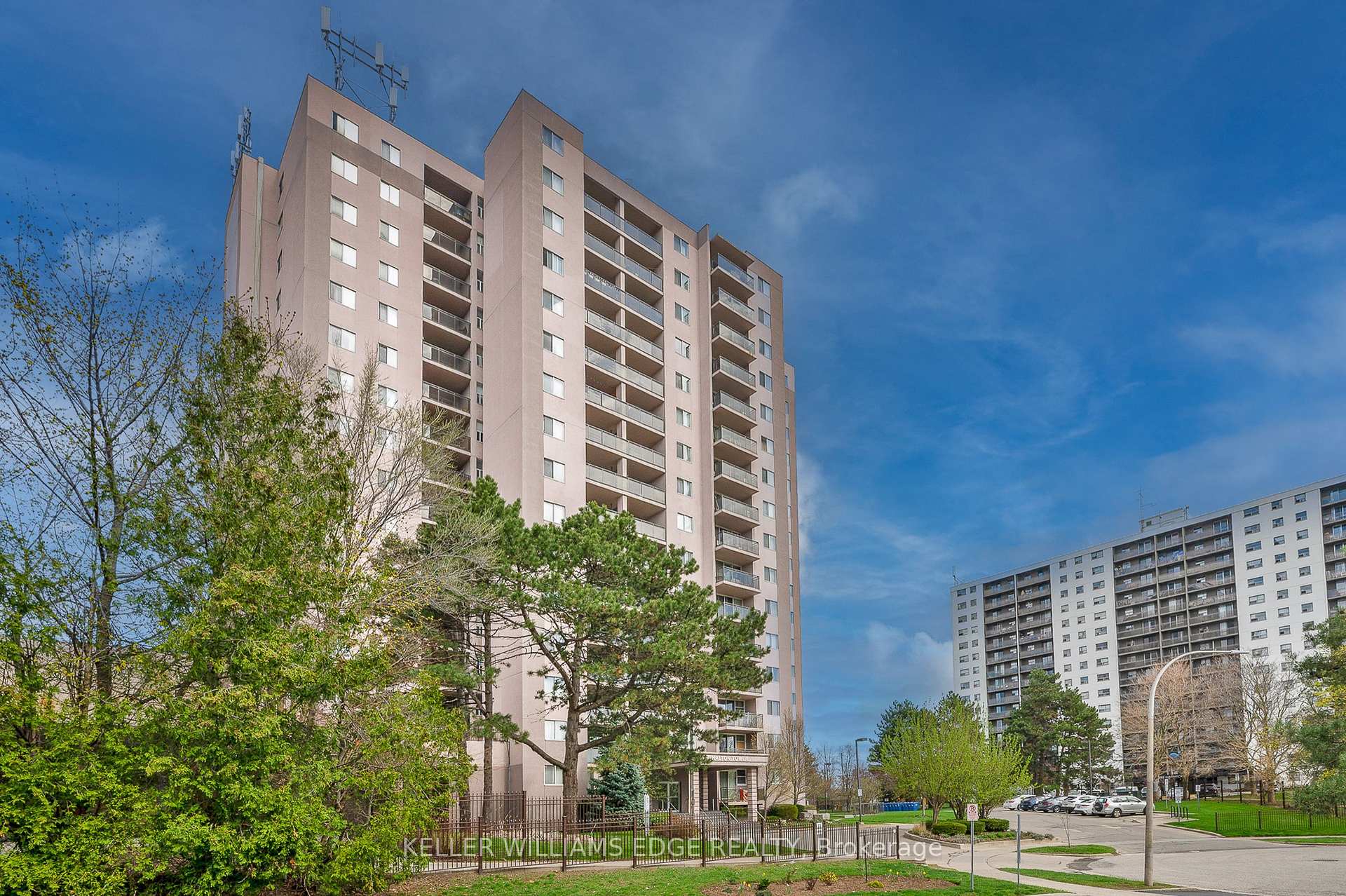 Photo 4 of Unit 708, 975 Warwick Court, Burlington, LaSalle — HOMEH
