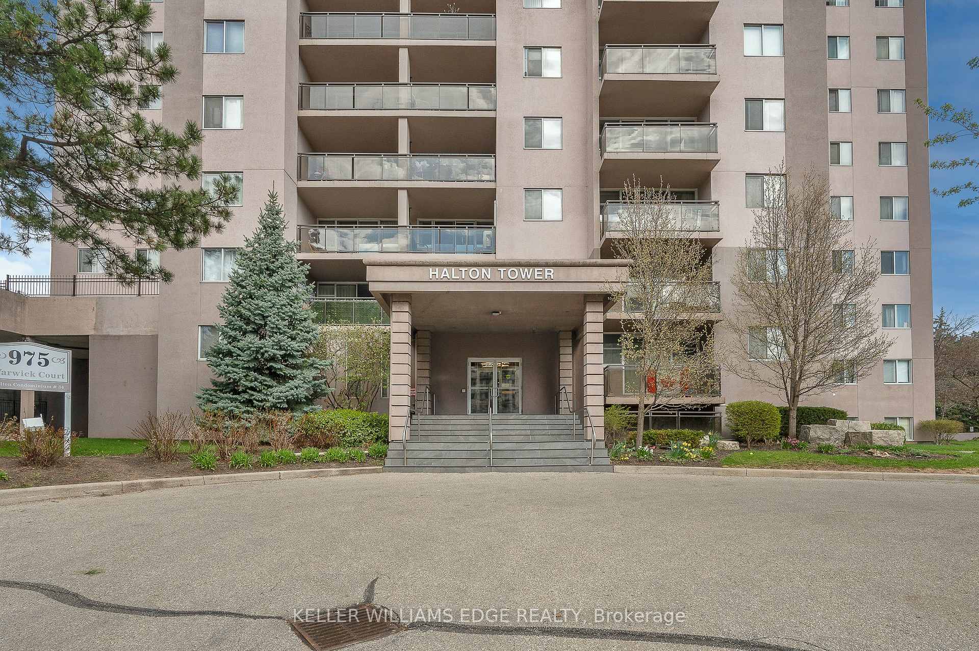 Photo 5 of Unit 708, 975 Warwick Court, Burlington, LaSalle — HOMEH
