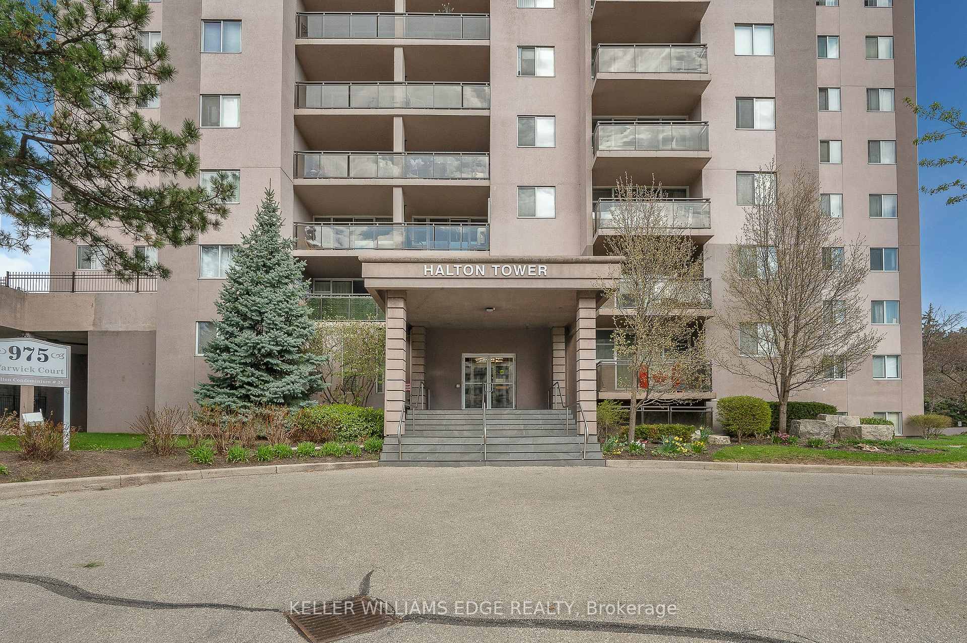 Photo 6 of Unit 708, 975 Warwick Court, Burlington, LaSalle — HOMEH