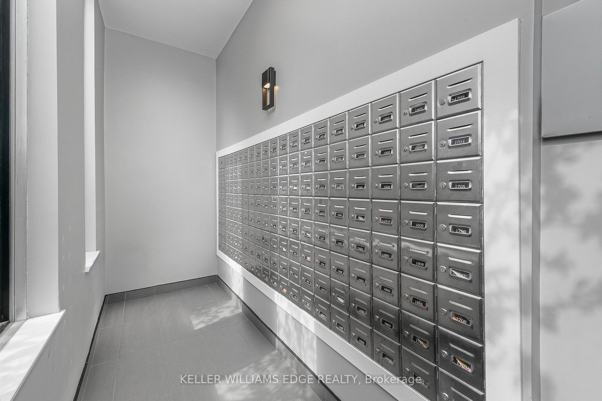 Photo 8 of Unit 708, 975 Warwick Court, Burlington, LaSalle — HOMEH