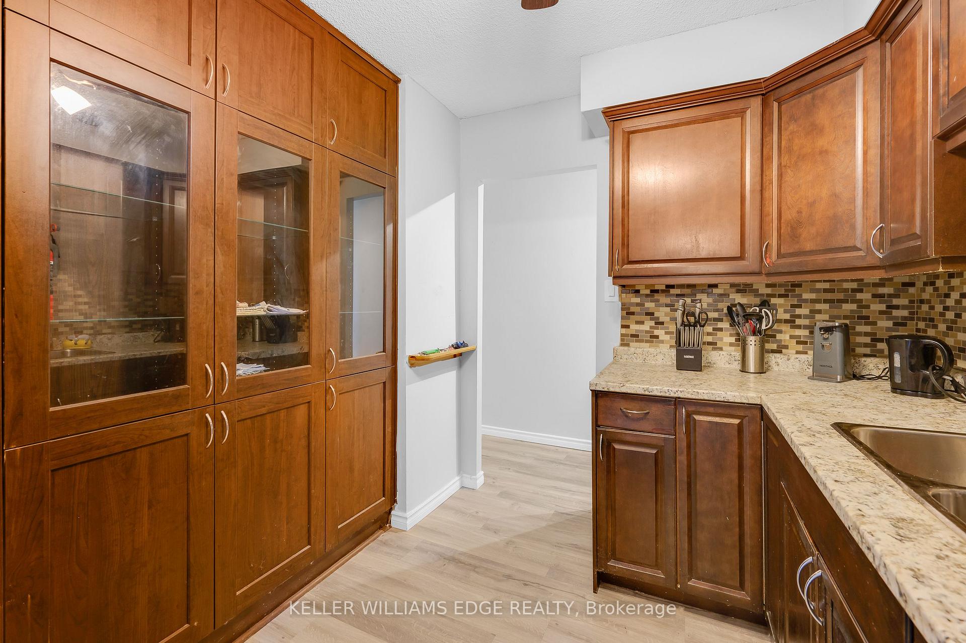 Photo 18 of Unit 708, 975 Warwick Court, Burlington, LaSalle — HOMEH