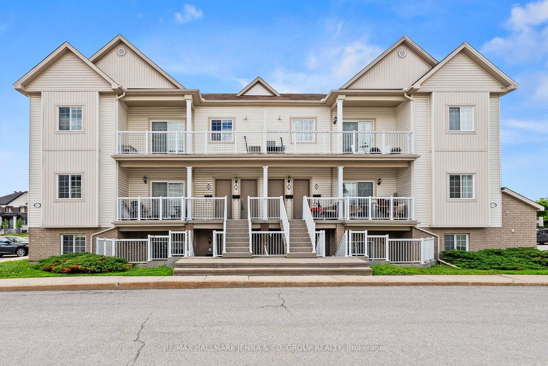 Photo 1 of Unit G, 102 Artesa Private, Ottawa, Kanata - Emerald Meadows/Trailwest — HOMEH