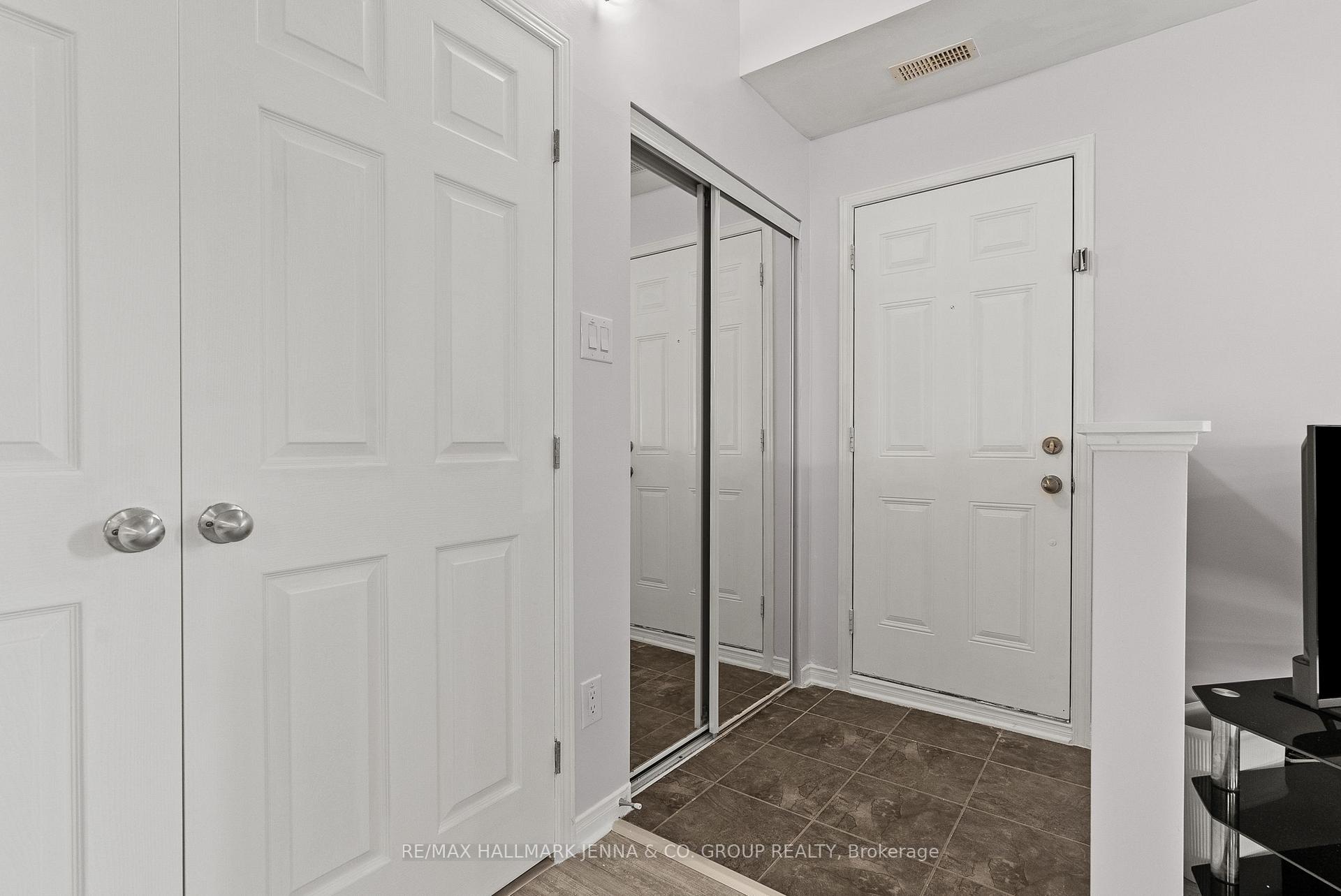 Photo 3 of Unit G, 102 Artesa Private, Ottawa, Kanata - Emerald Meadows/Trailwest — HOMEH