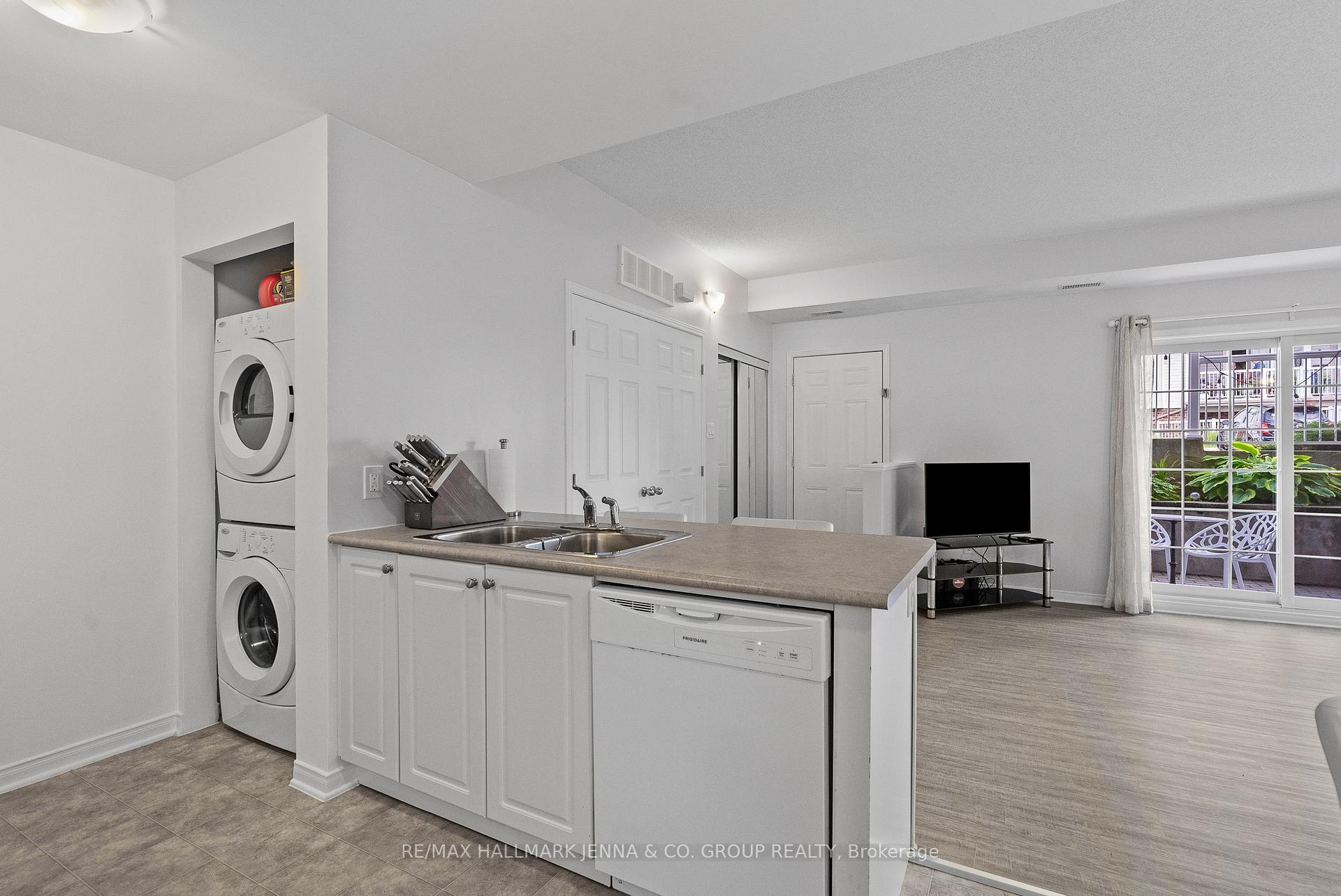 Photo 9 of Unit G, 102 Artesa Private, Ottawa, Kanata - Emerald Meadows/Trailwest — HOMEH