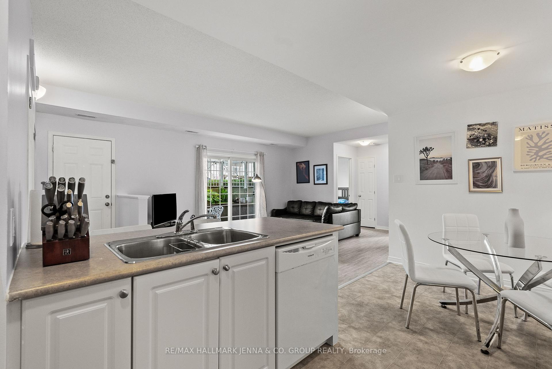 Photo 10 of Unit G, 102 Artesa Private, Ottawa, Kanata - Emerald Meadows/Trailwest — HOMEH