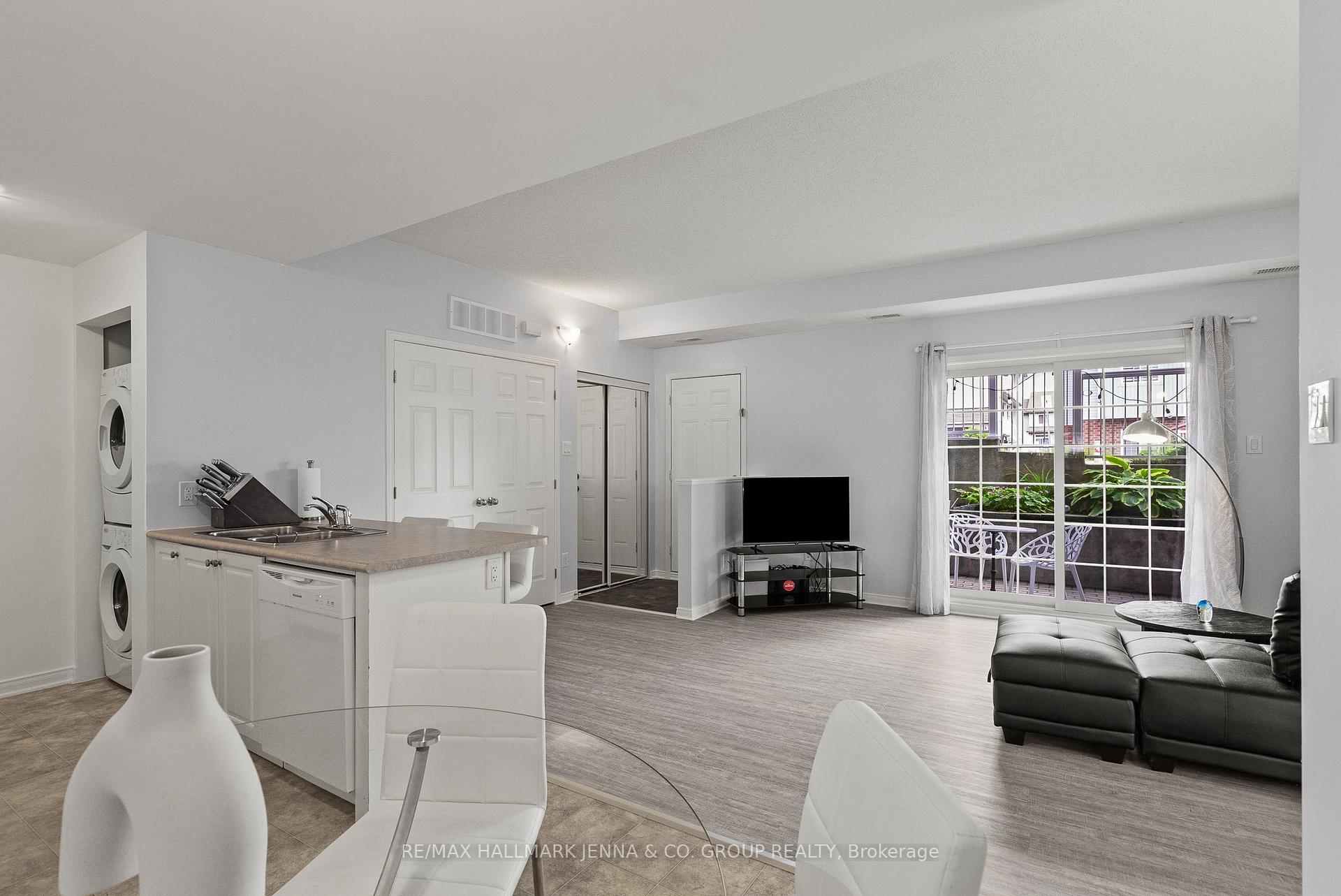 Photo 12 of Unit G, 102 Artesa Private, Ottawa, Kanata - Emerald Meadows/Trailwest — HOMEH