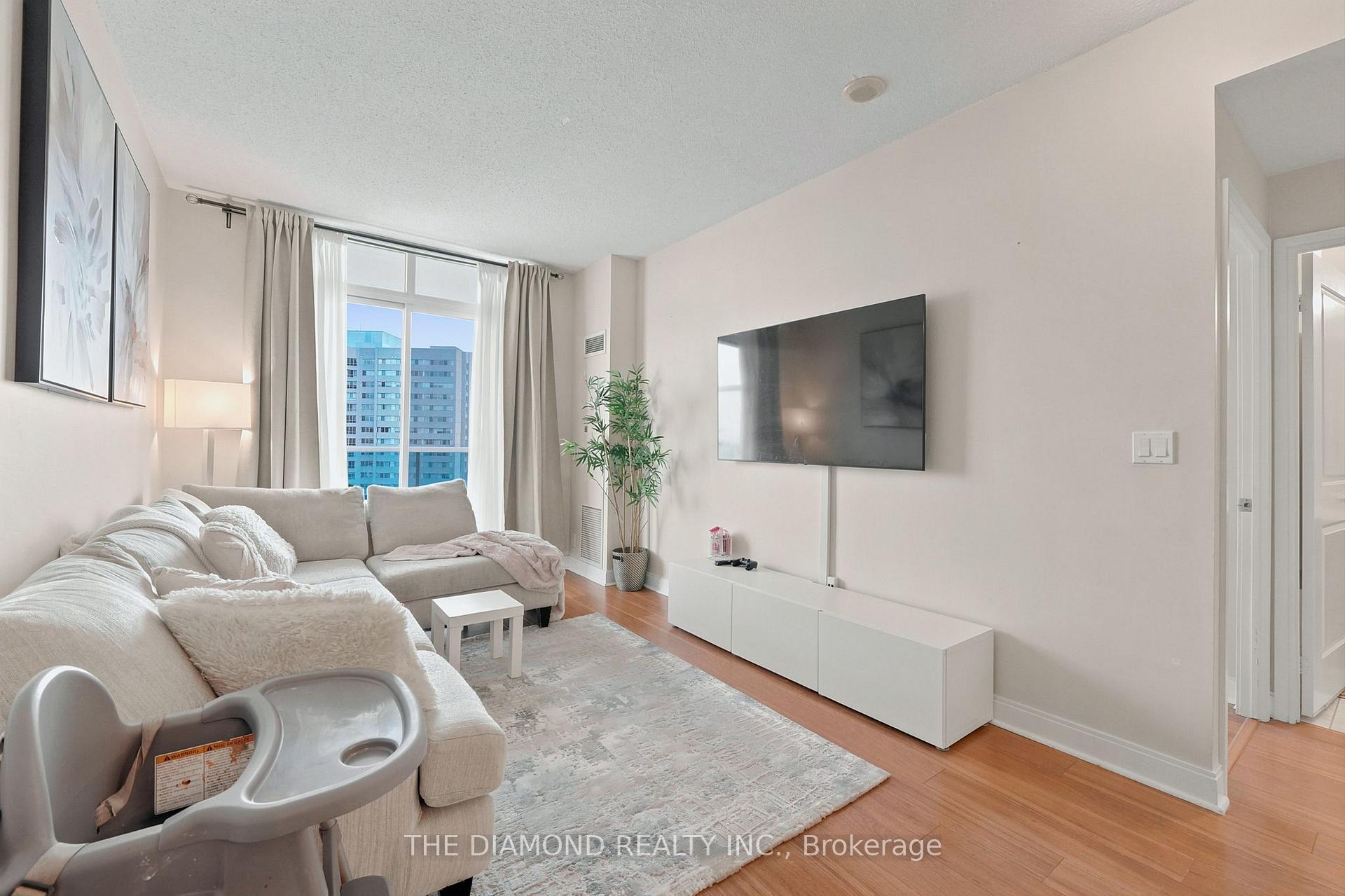 Photo 6 of Unit 1505, 90 Absolute Avenue, Mississauga, City Centre — HOMEH