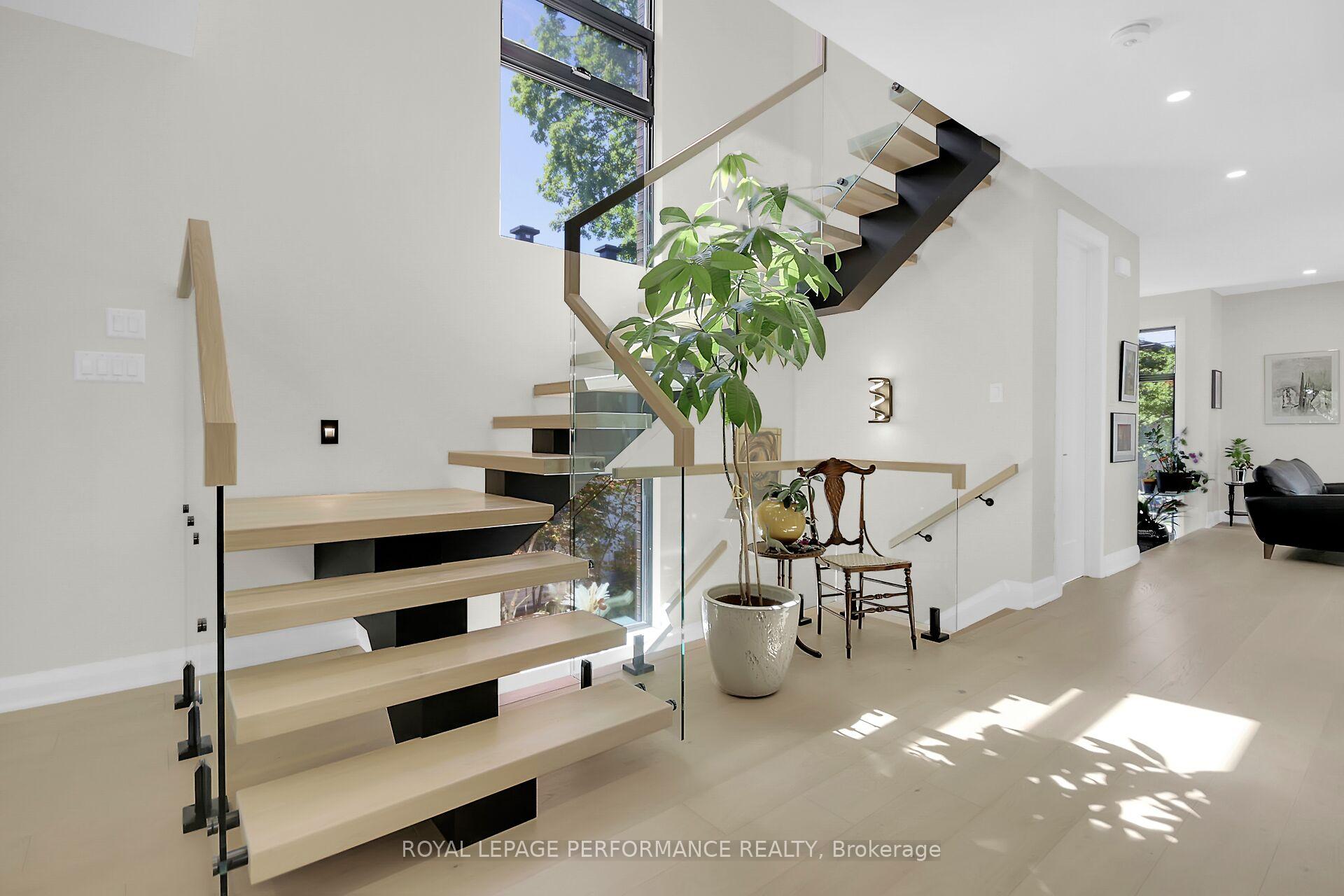 Photo 15 of 525 Edison Avenue, Ottawa, McKellar/Highland — HOMEH