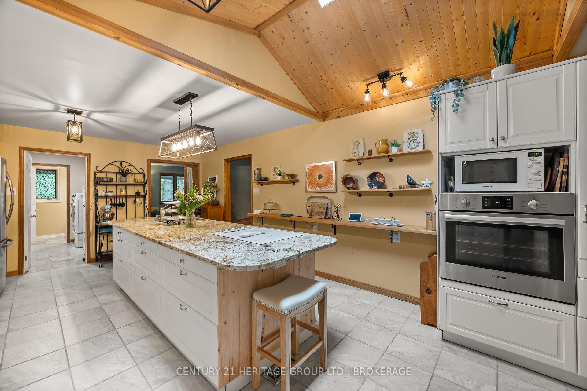 Photo 11 of 4212 Pine Ridge Drive, Frontenac, Frontenac South — HOMEH
