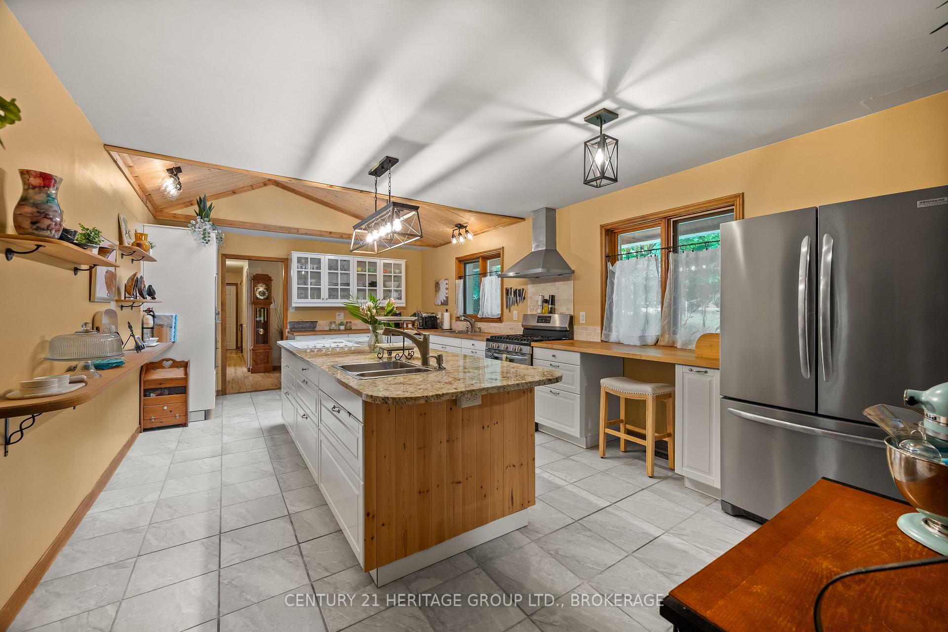 Photo 12 of 4212 Pine Ridge Drive, Frontenac, Frontenac South — HOMEH