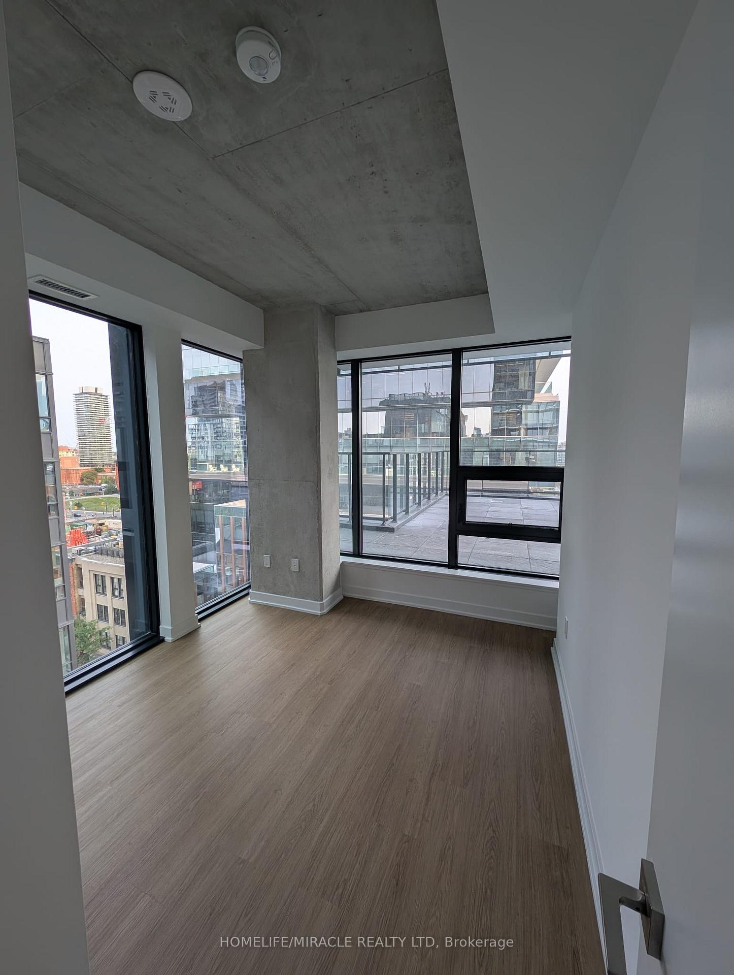 Photo 5 of Unit 902, 284 King Street, Toronto, Moss Park — HOMEH