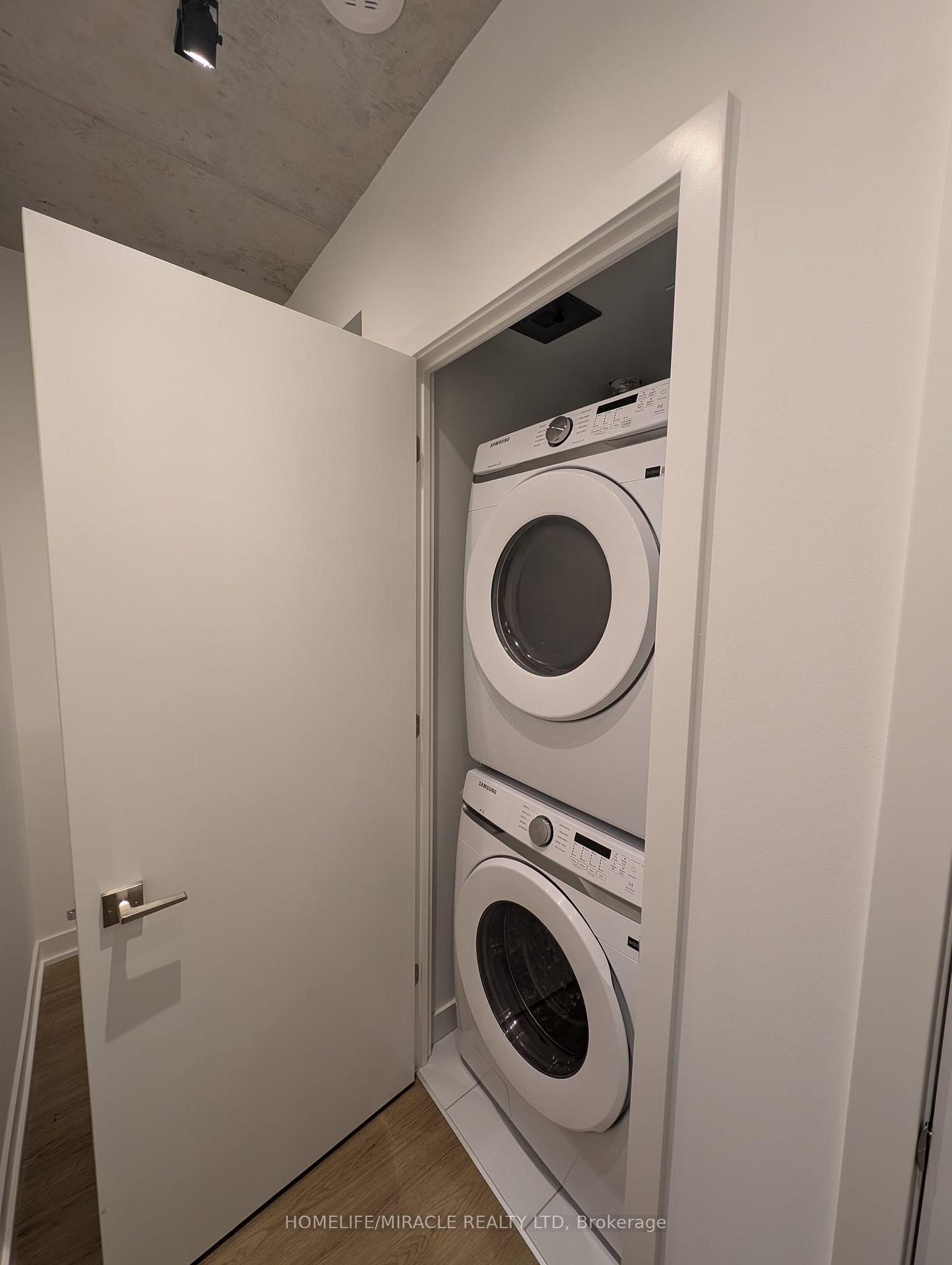 Photo 14 of Unit 902, 284 King Street, Toronto, Moss Park — HOMEH