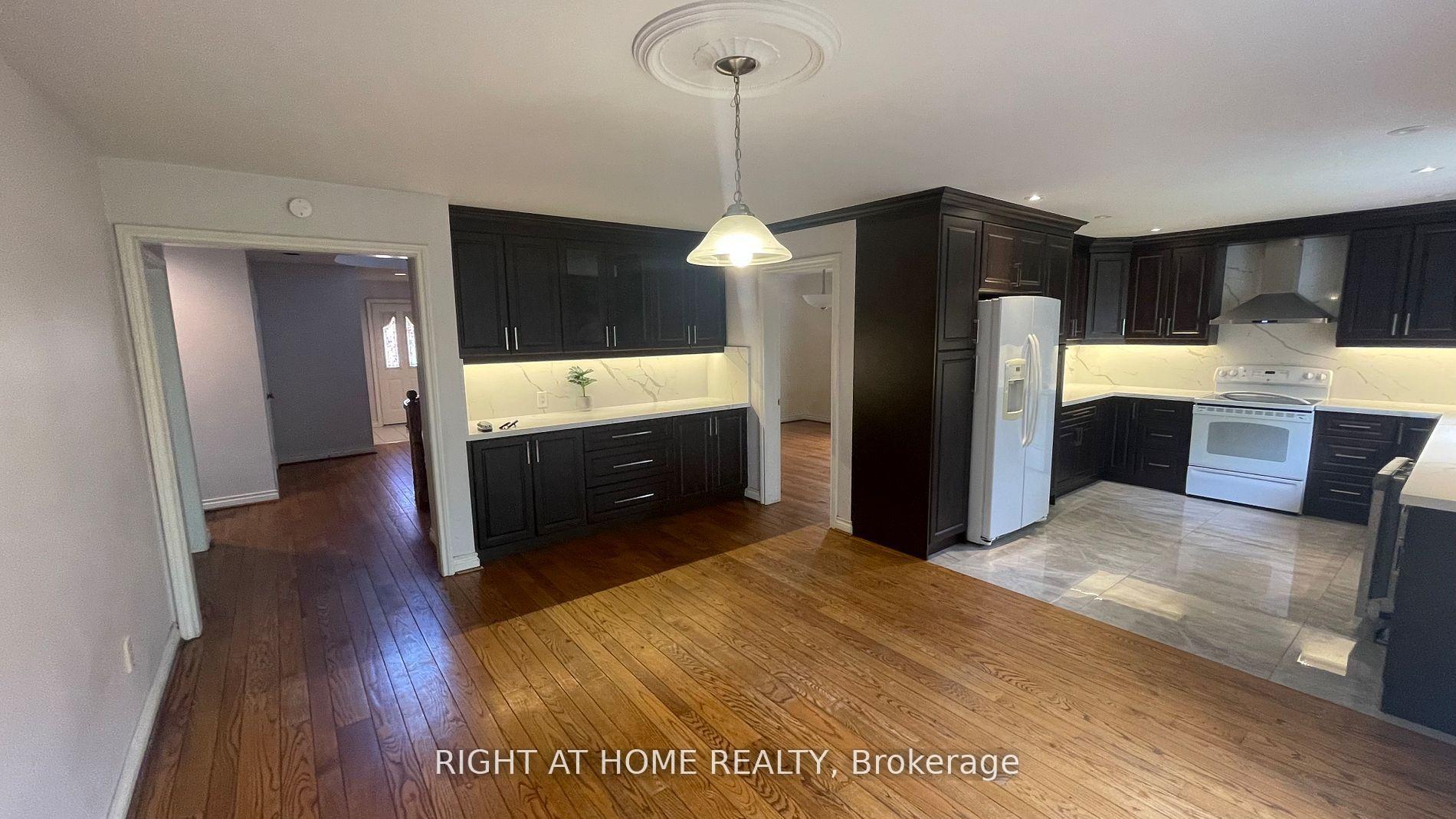 Photo 4 of 15 Agar Crescent, Etobicoke, Islington-City Centre West — HOMEH