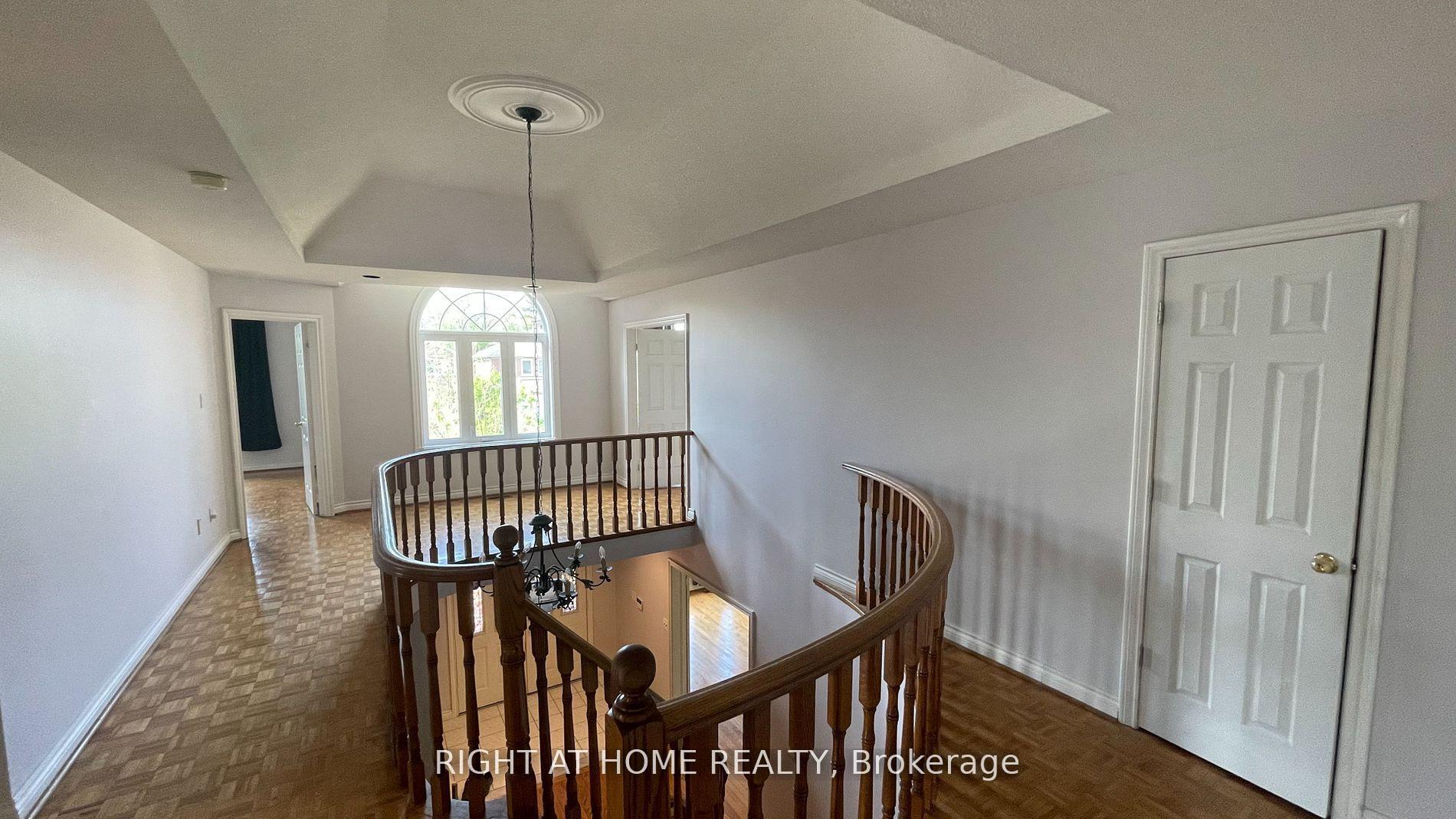 Photo 11 of 15 Agar Crescent, Etobicoke, Islington-City Centre West — HOMEH