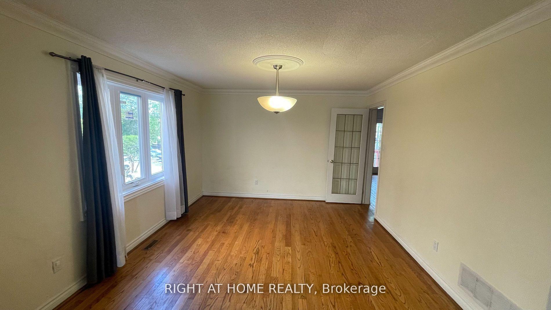 Photo 12 of 15 Agar Crescent, Etobicoke, Islington-City Centre West — HOMEH